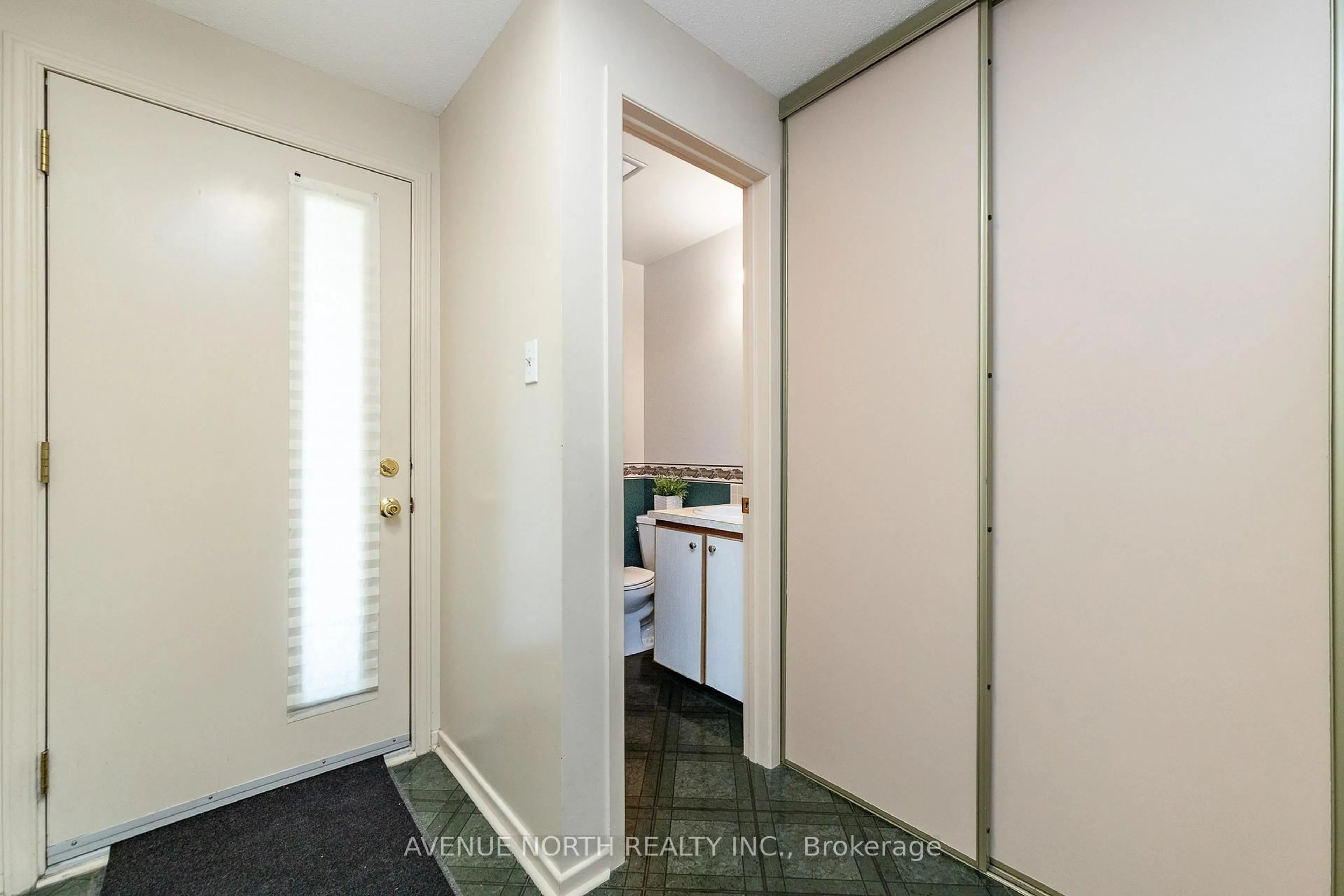 Unknown for 1897 Stonehenge Cres, Ottawa Ontario K1B 4N7