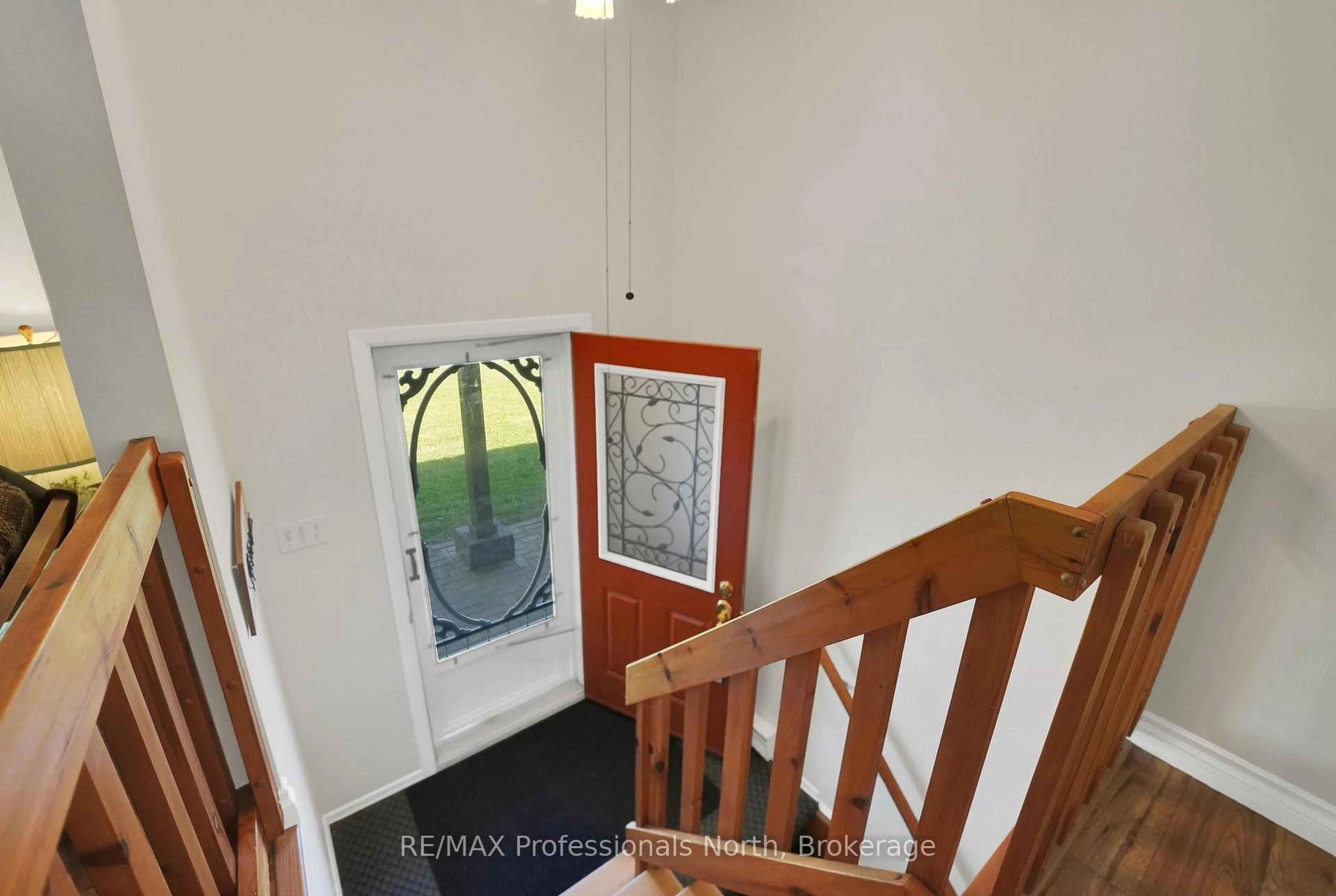Indoor foyer for 52 South Water St, Minden Hills Ontario K0M 2K0