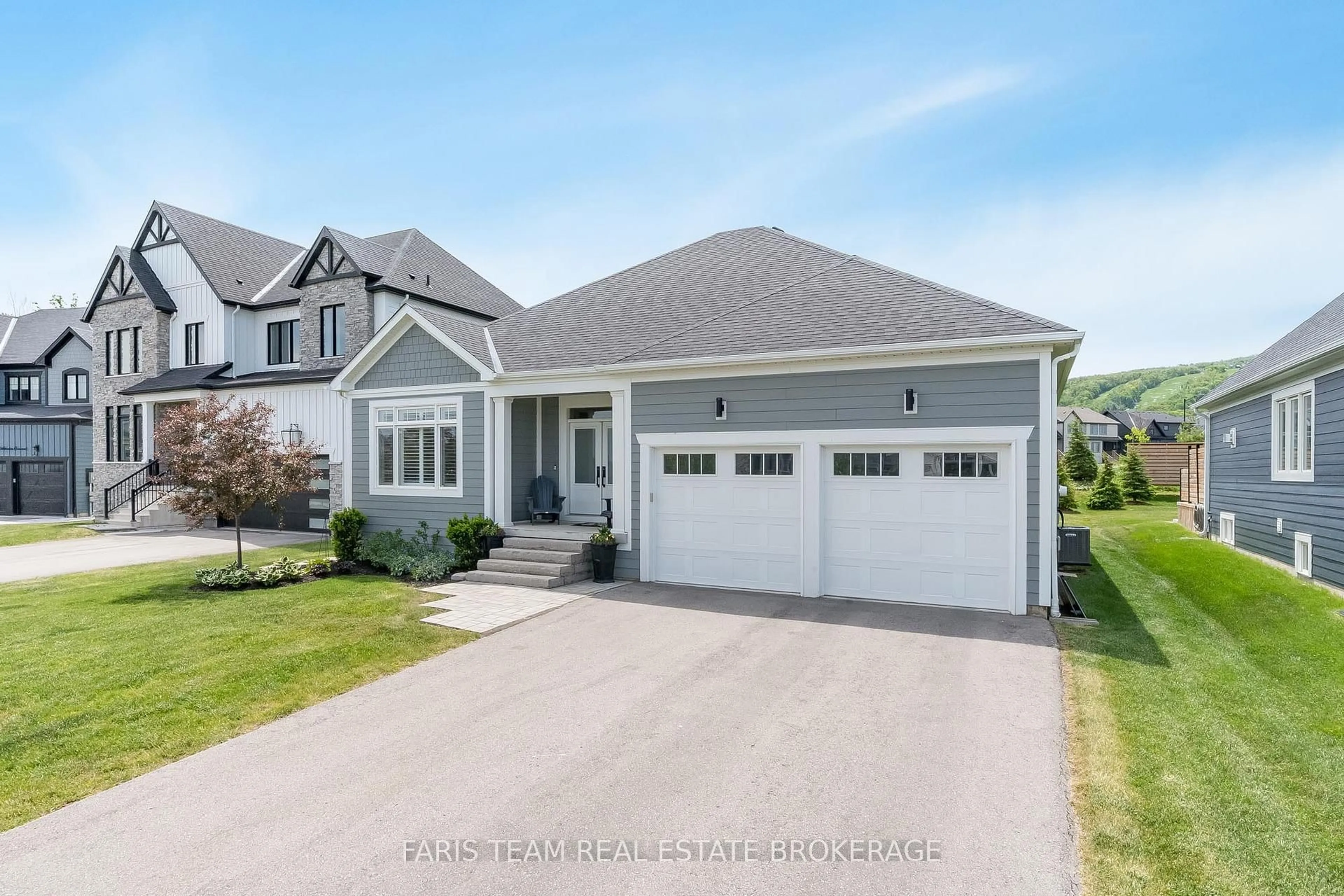 Home with vinyl exterior material, street for 107 Stillwater Cres, Blue Mountains Ontario L9Y 4P5