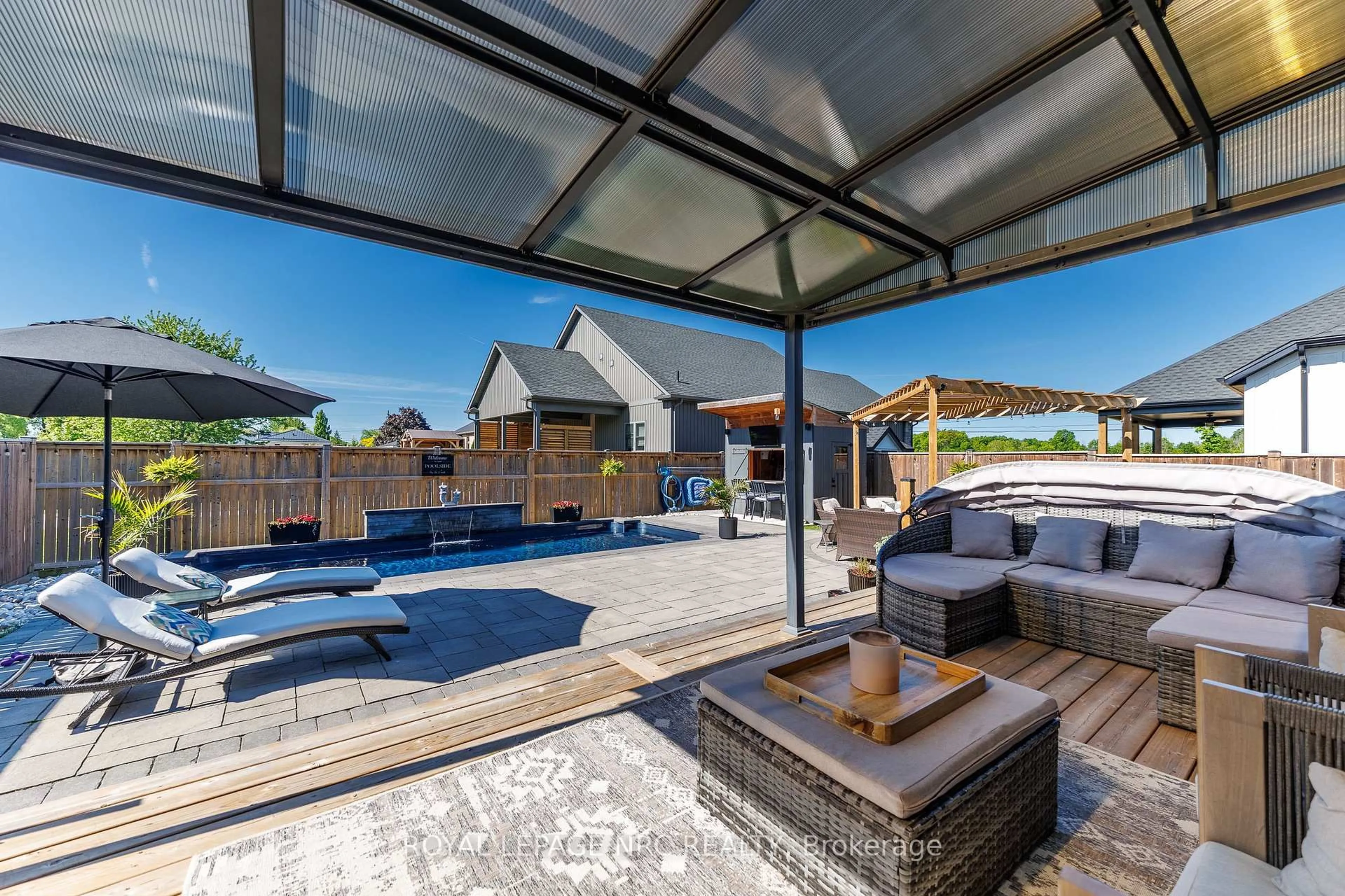 Patio, unknown for 2895 Arrowsmith Crt, Fort Erie Ontario L0S 1S0