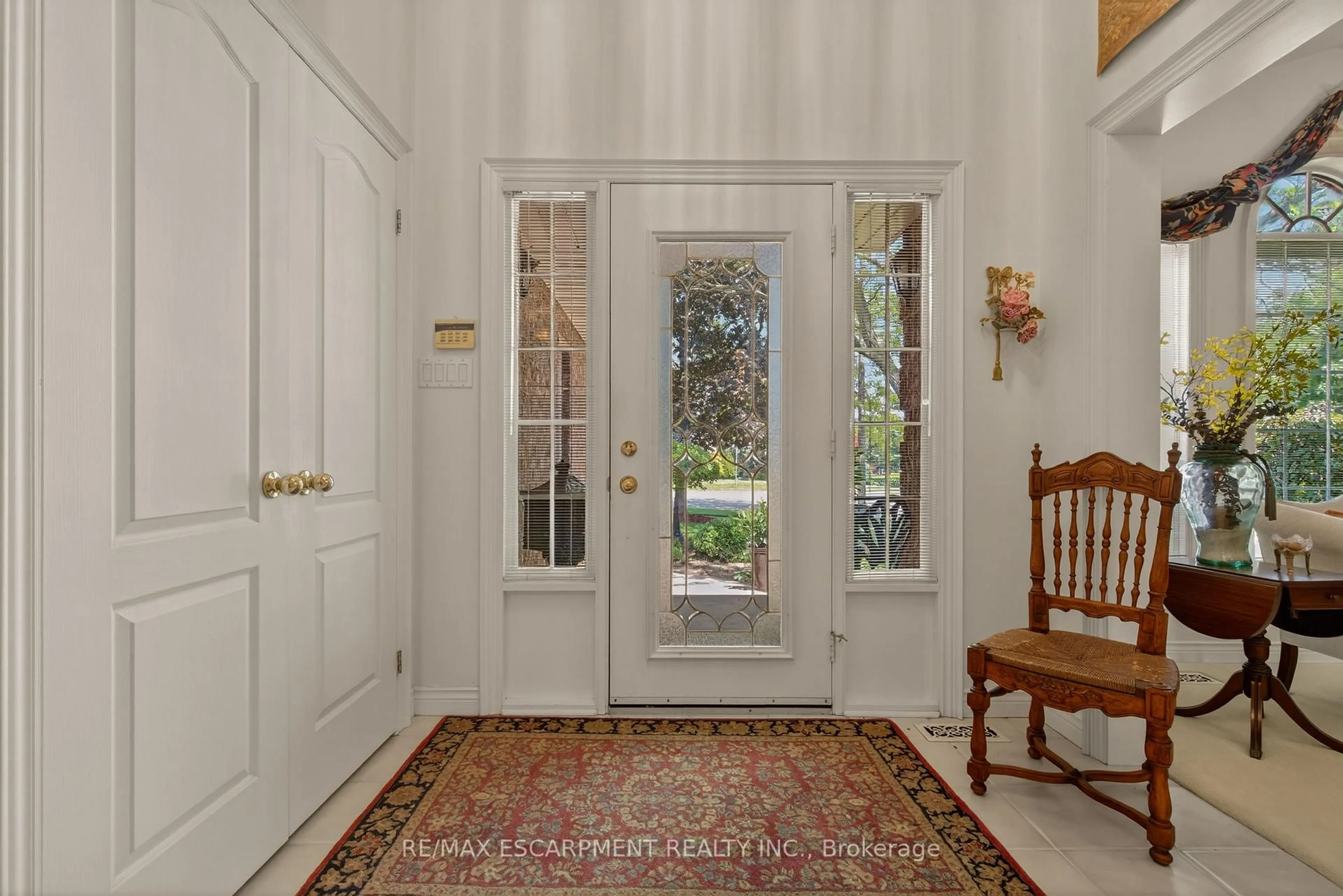 Indoor entryway for 21 Fern Ave, Hamilton Ontario L0R 2H0