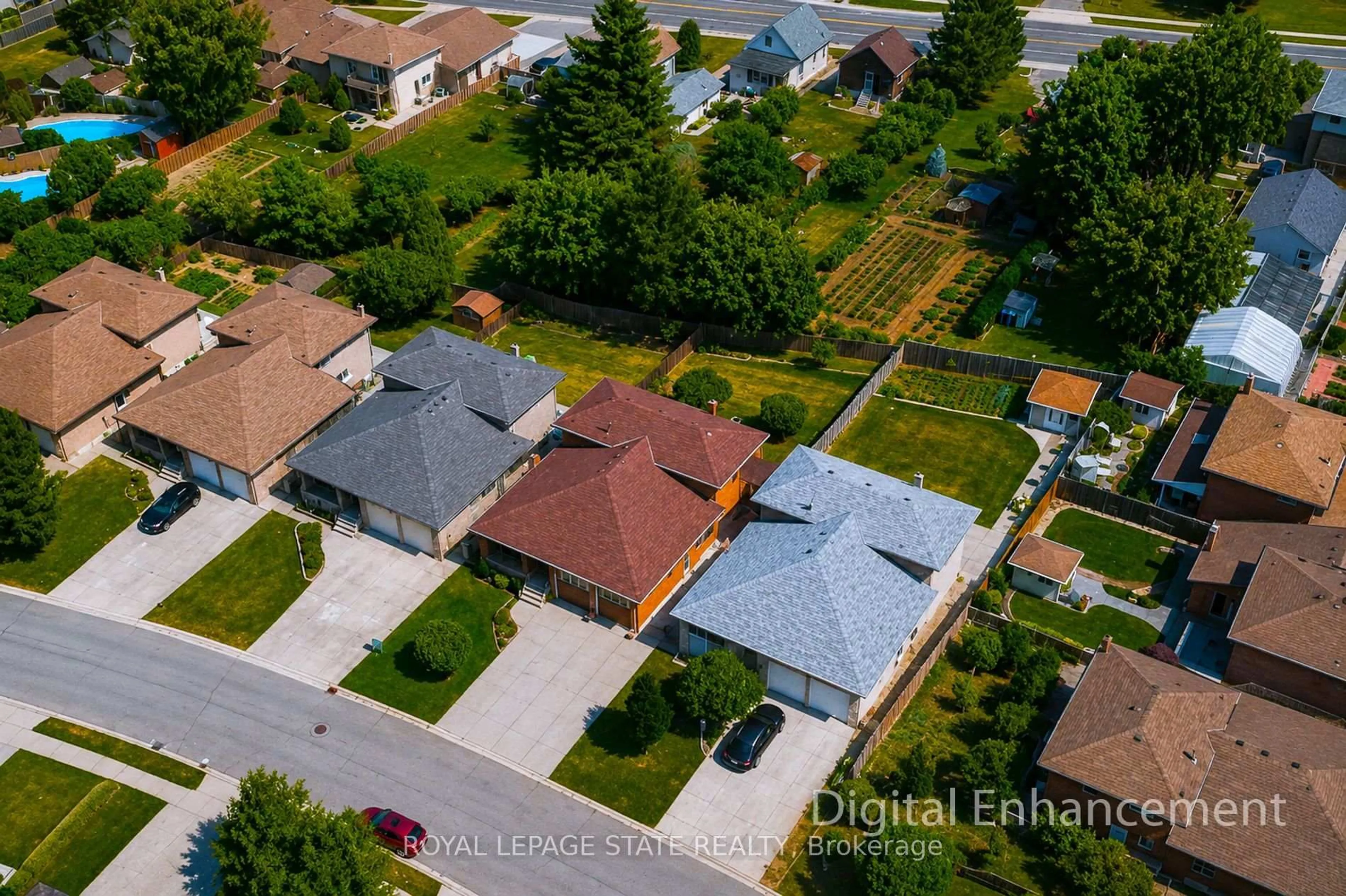 A pic from outside/outdoor area/front of a property/back of a property/a pic from drone, street for 56 Teak St, Hamilton Ontario L8G 4W5