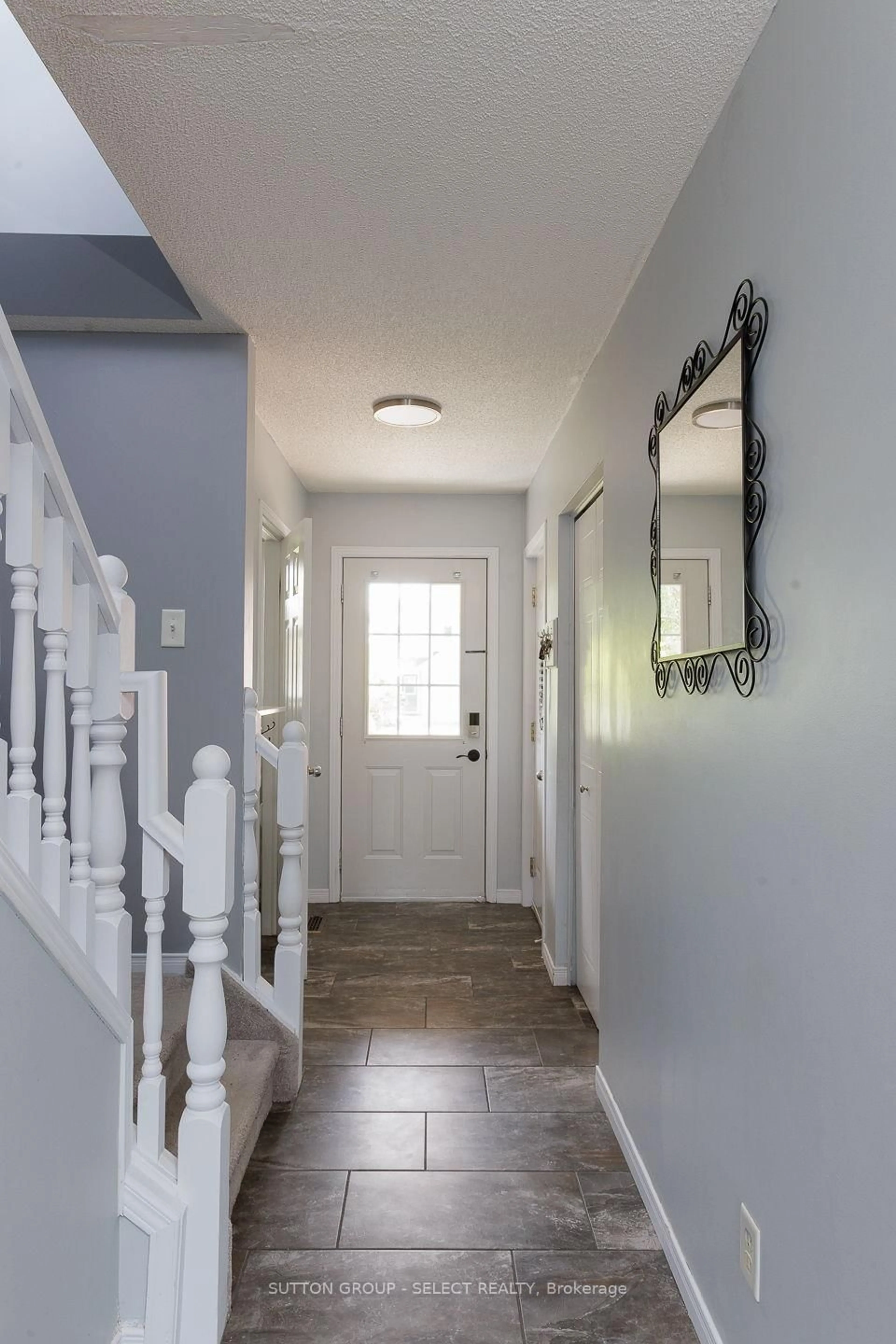 Indoor entryway for 832 Marigold St, London North Ontario N5X 4G7