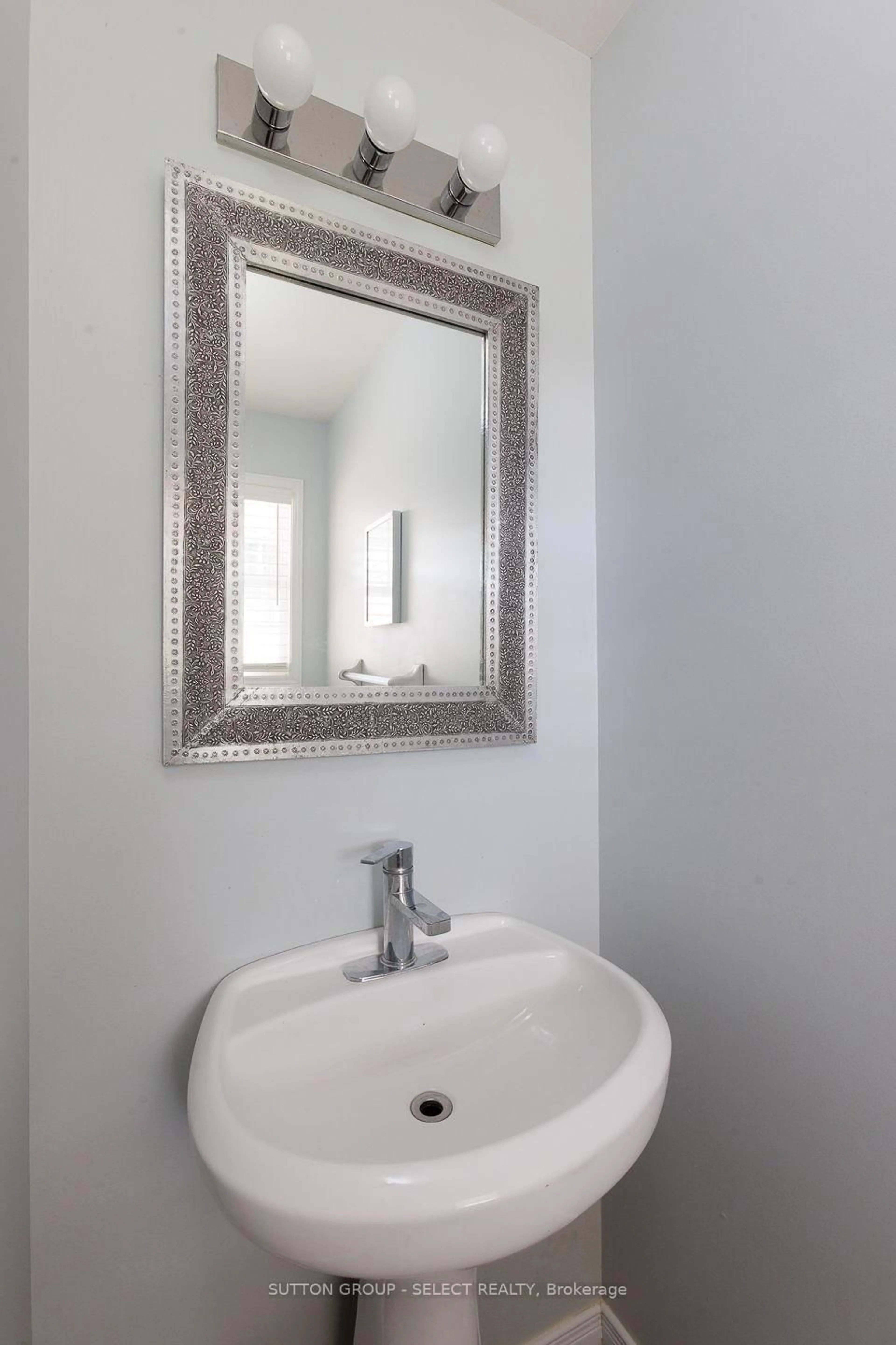 Standard bathroom, unknown for 832 Marigold St, London North Ontario N5X 4G7
