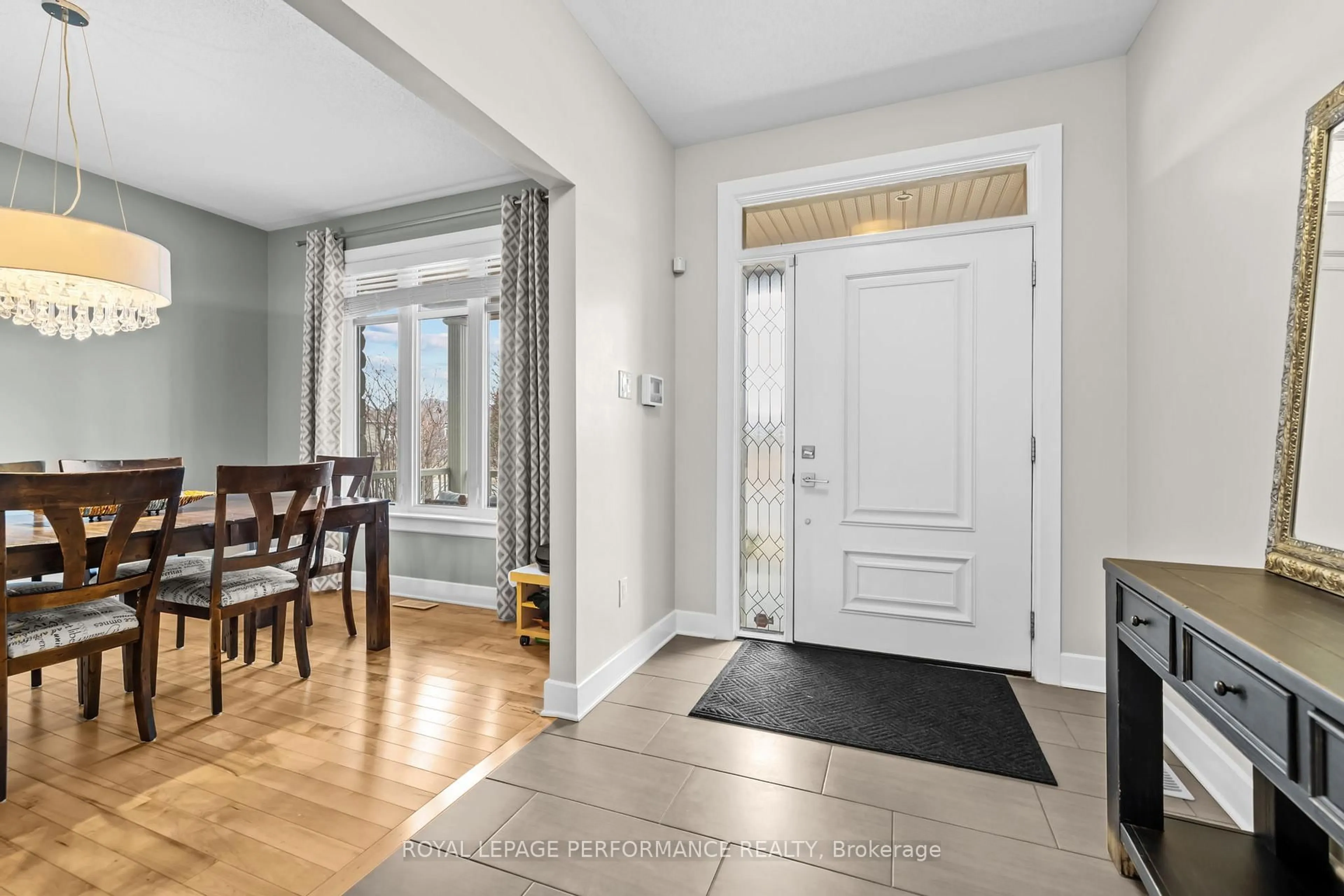 Indoor entryway for 15 York Crossing, Russell Ontario K4R 0C4
