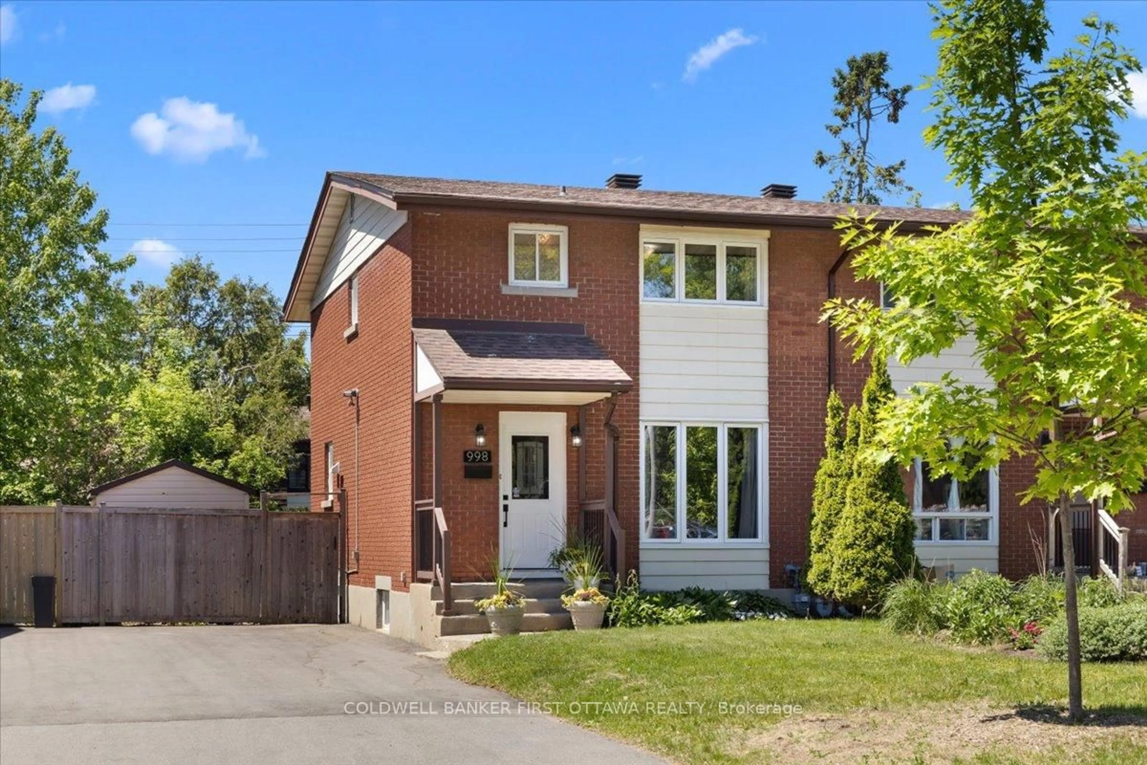 Home with brick exterior material, street for 998 Mossdale St, Ottawa Ontario K2B 5S7