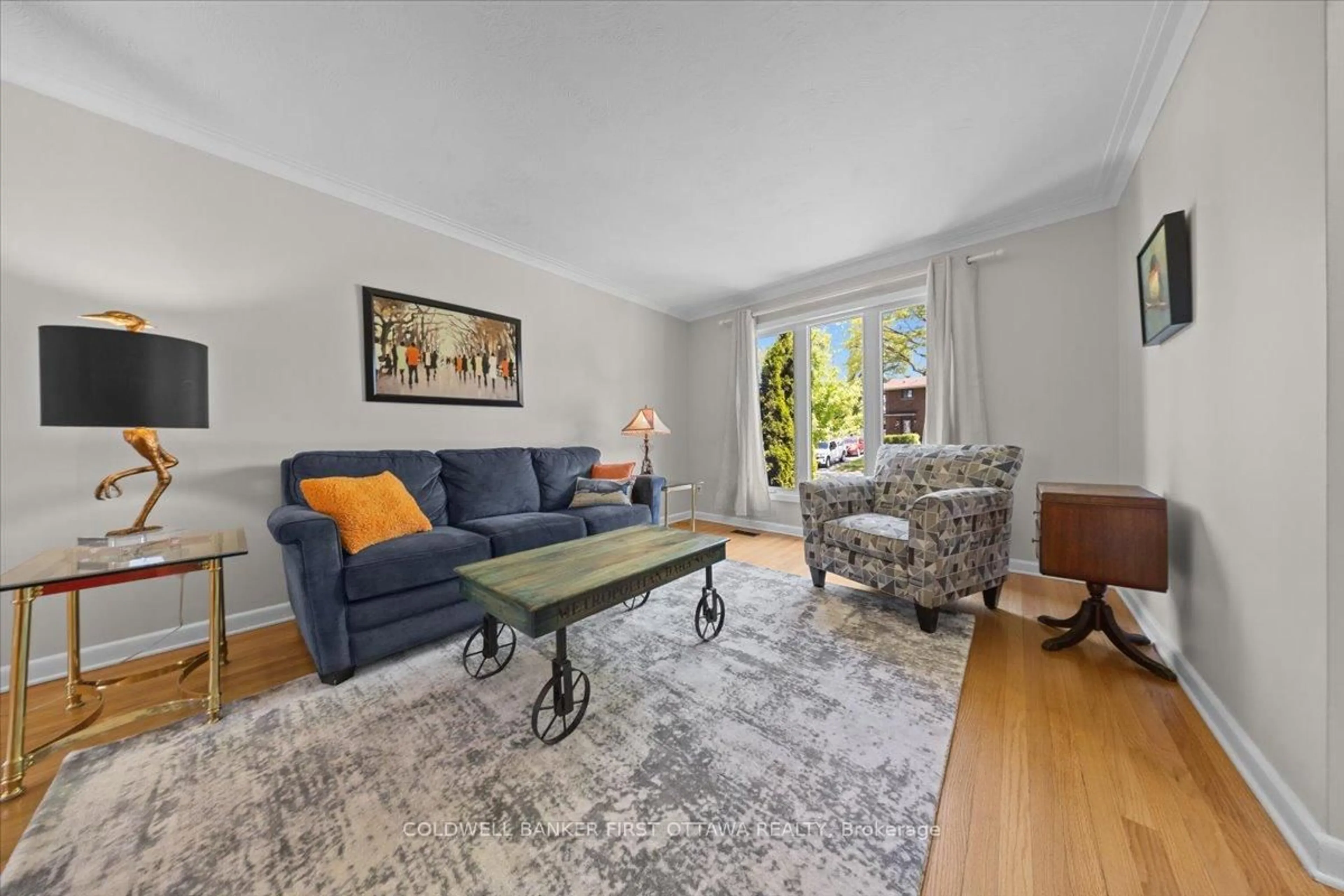 Living room with furniture, unknown for 998 Mossdale St, Ottawa Ontario K2B 5S7