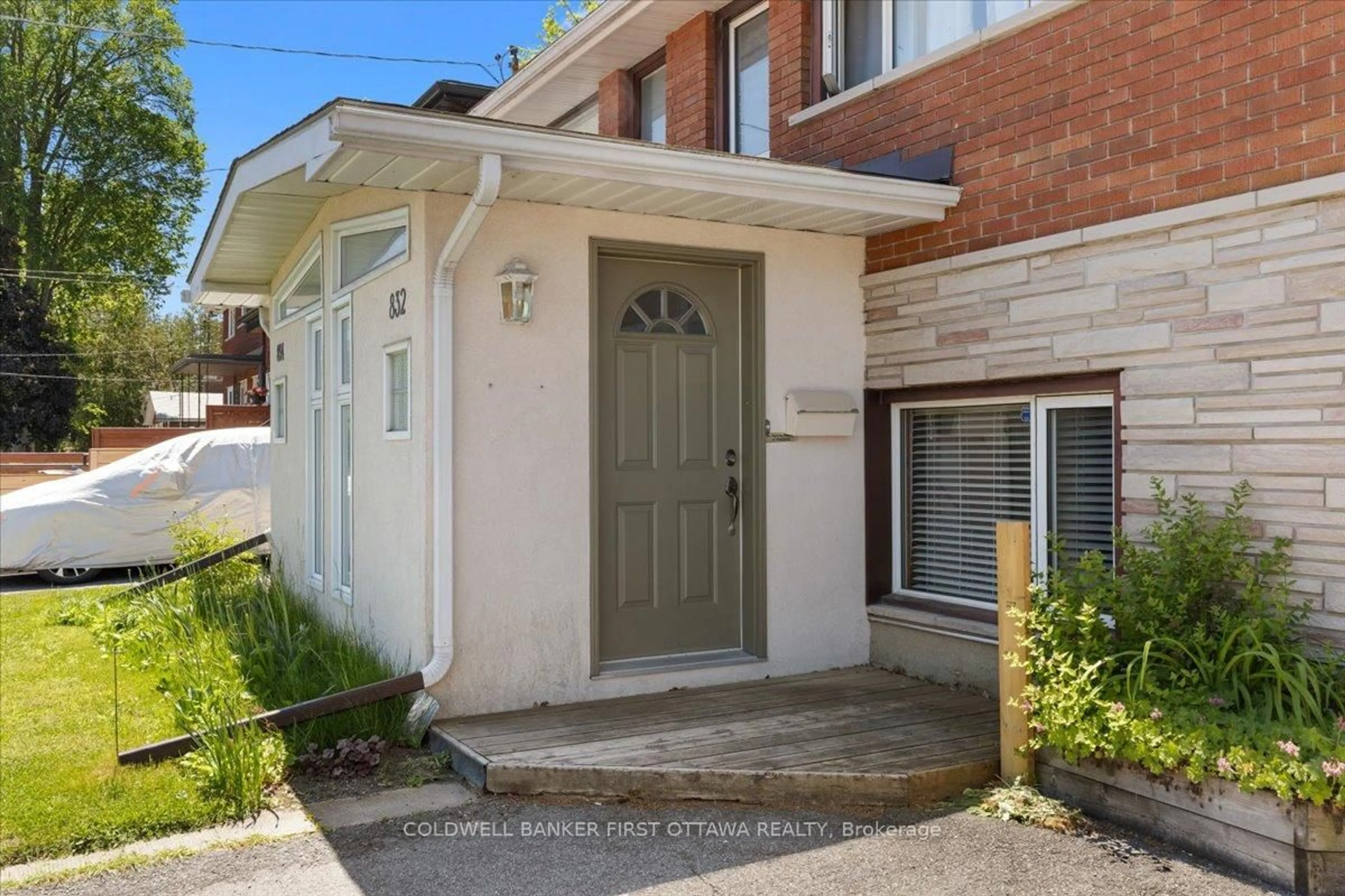 Home with brick exterior material, street for 832 Ivanhoe Ave, Ottawa Ontario K2B 5S3