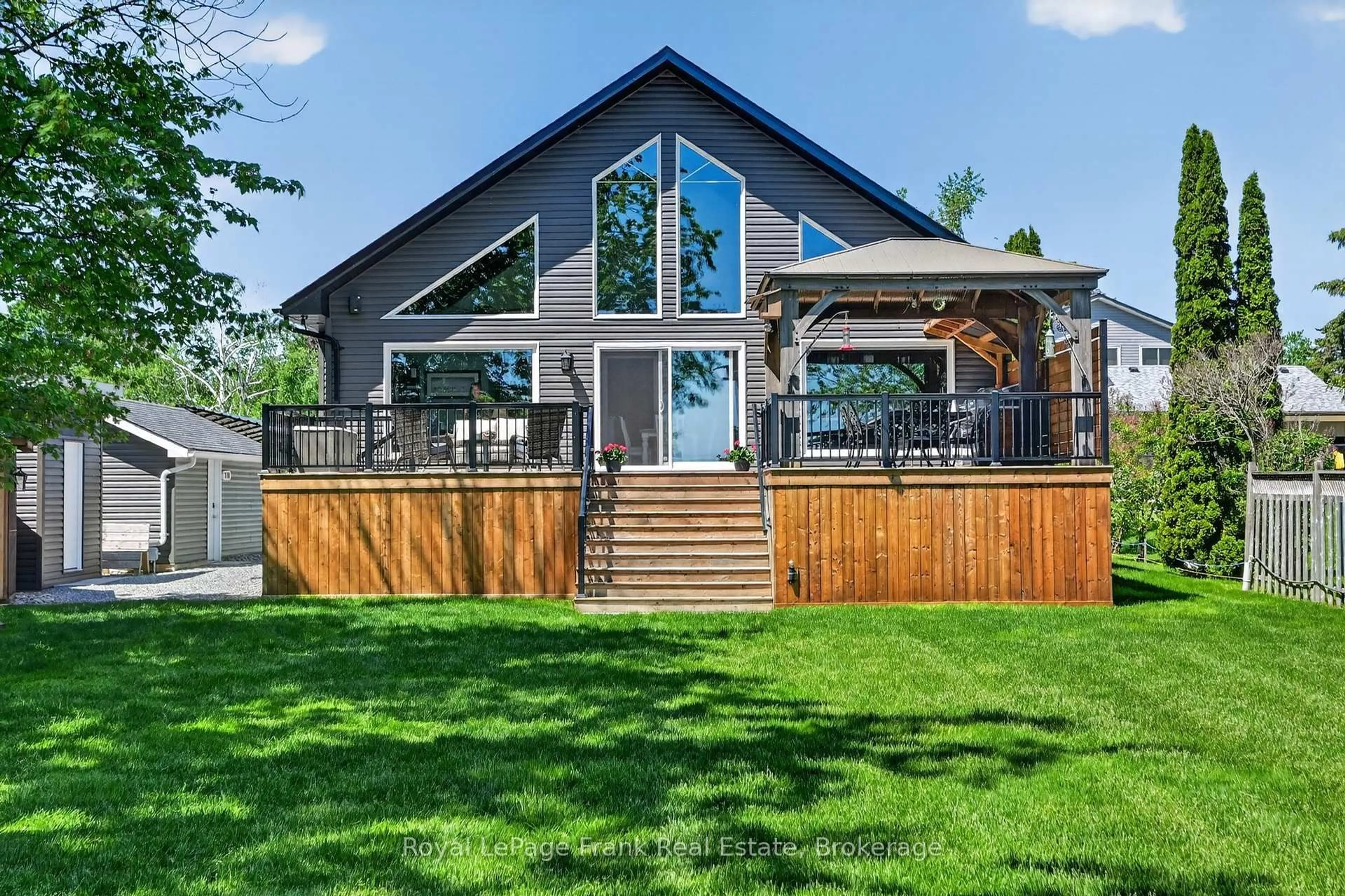 Home with vinyl exterior material, mountain view for 210 Lakeshore Dr, Kawartha Lakes Ontario K0M 1A0