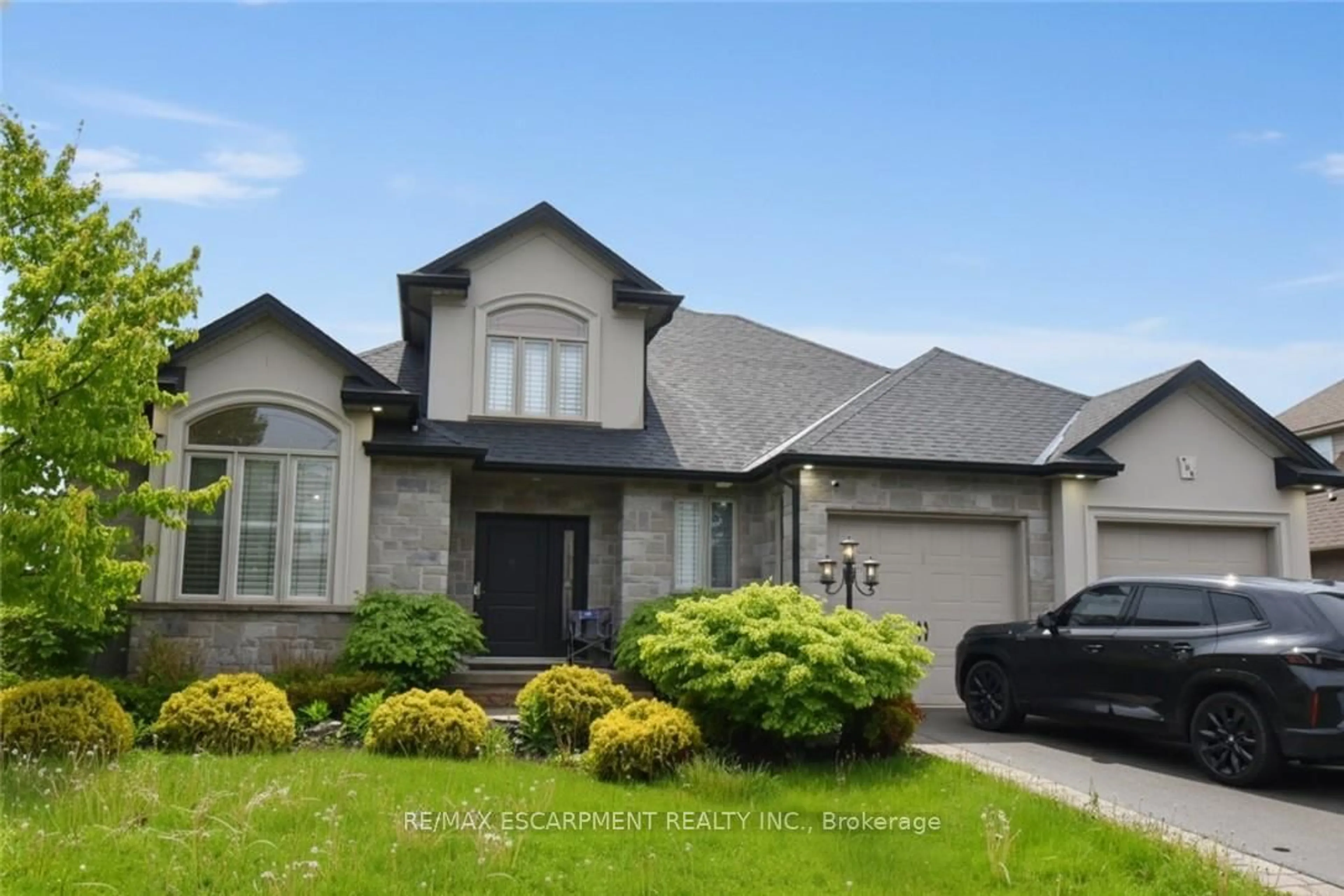 Home with brick exterior material, street for 708 Winston Rd, Grimsby Ontario L3M 4E8
