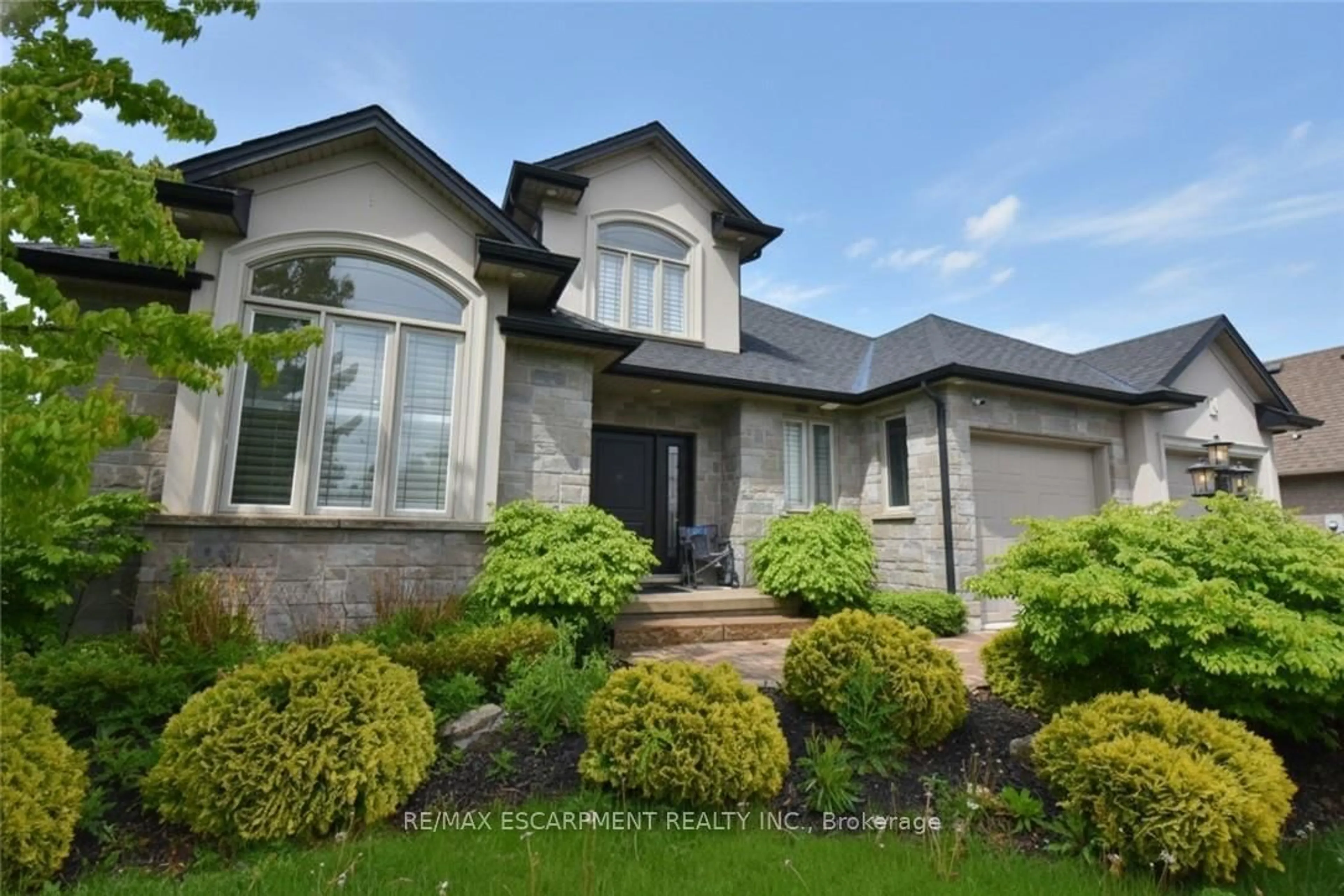 Home with brick exterior material, street for 708 Winston Rd, Grimsby Ontario L3M 4E8