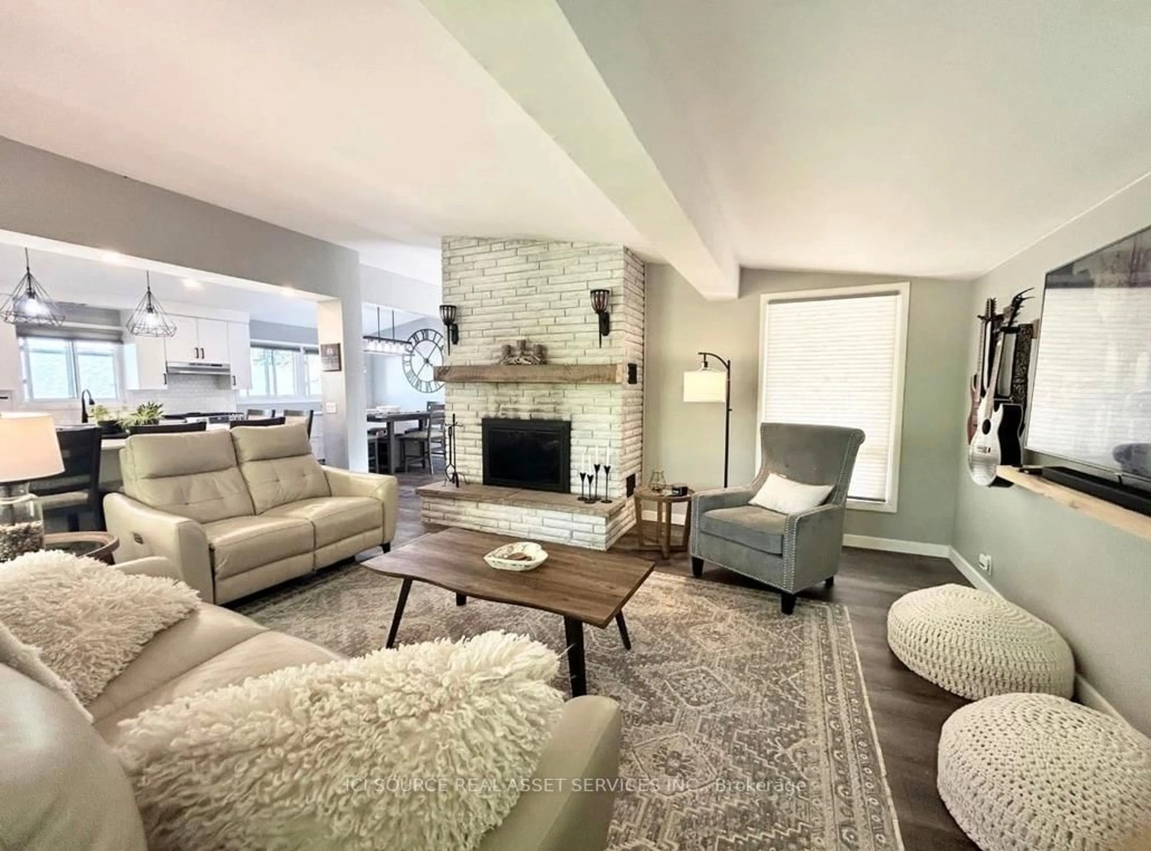 Living room with furniture, unknown for 273 Saulsbury St, Strathroy-Caradoc Ontario N7G 2B1