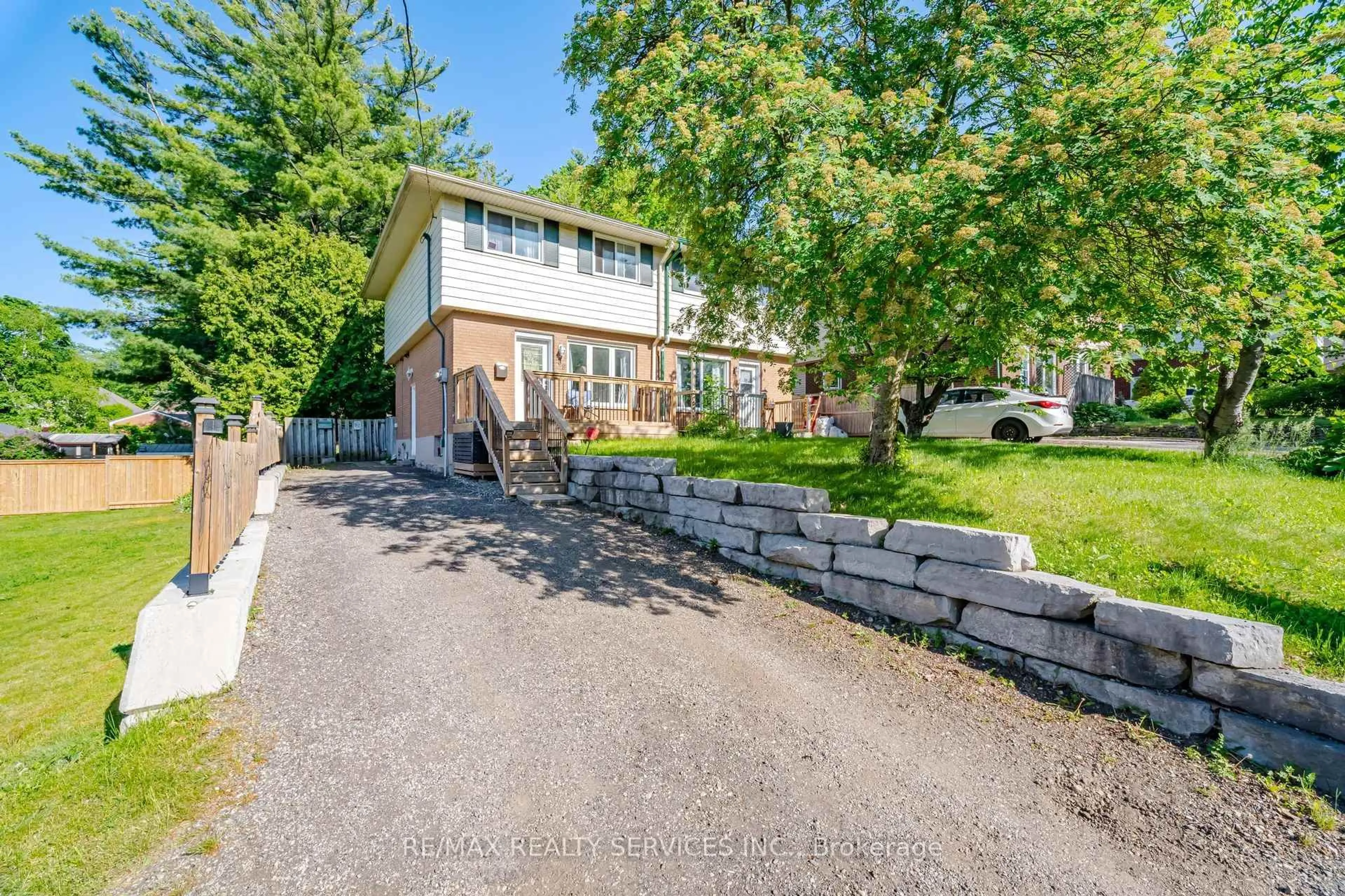 Patio, street for 188 Edward St, Cambridge Ontario N3C 1K5