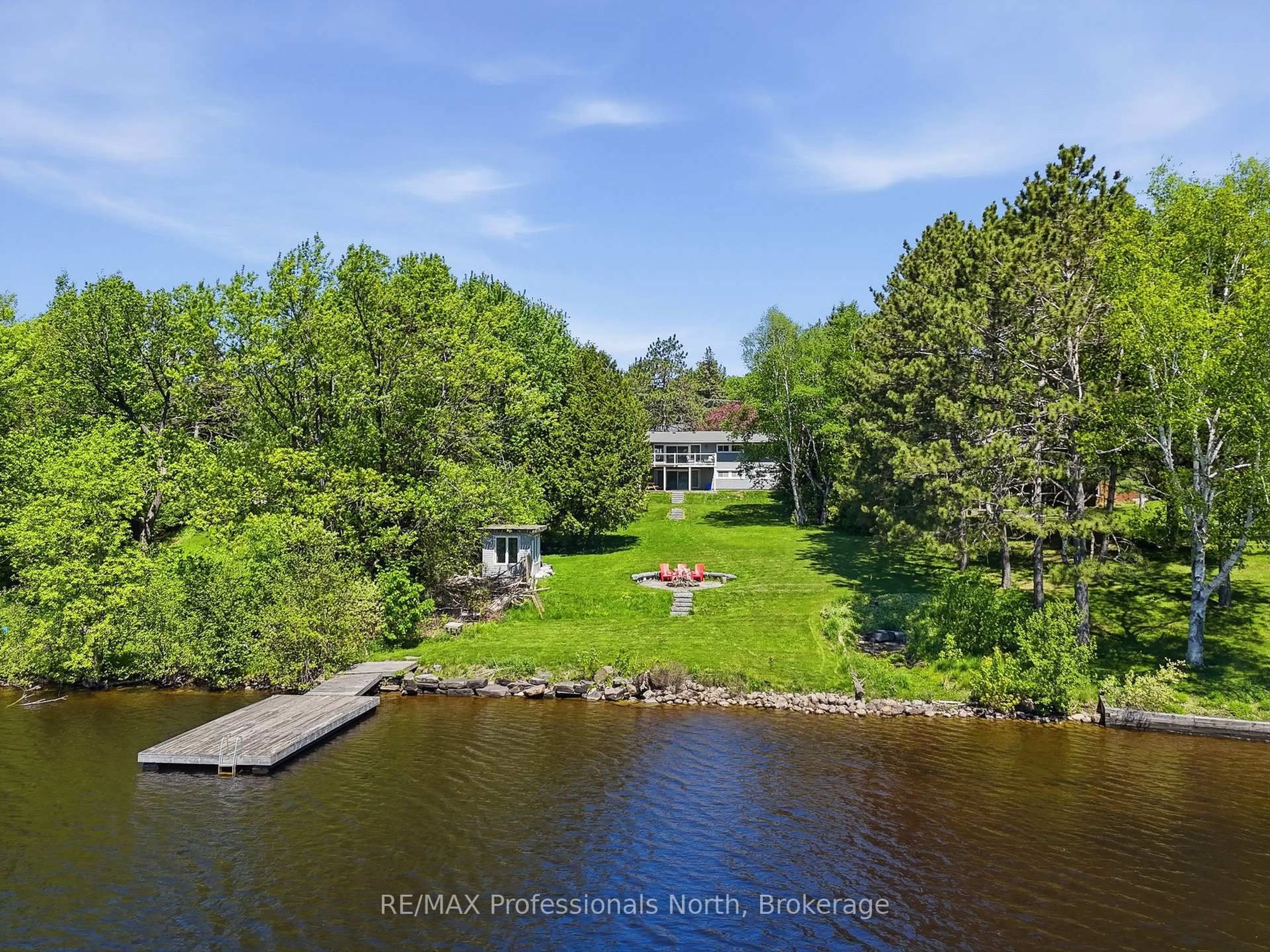 A pic from outside/outdoor area/front of a property/back of a property/a pic from drone, water/lake/river/ocean view for 155 Hunters Bay Dr, Huntsville Ontario P1H 1M9