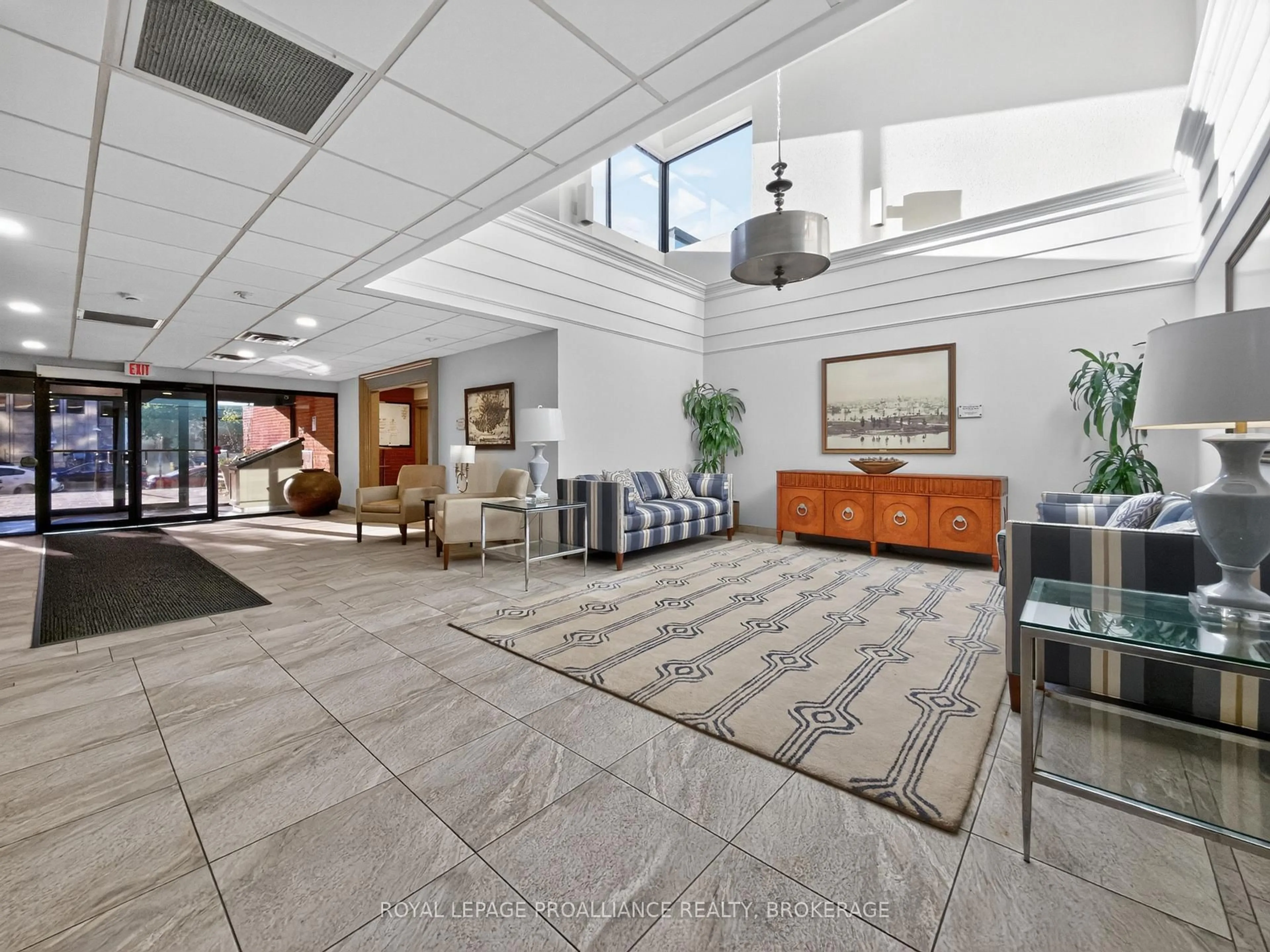 Indoor foyer for 165 Ontario St #505, Kingston Ontario K7L 2Y6