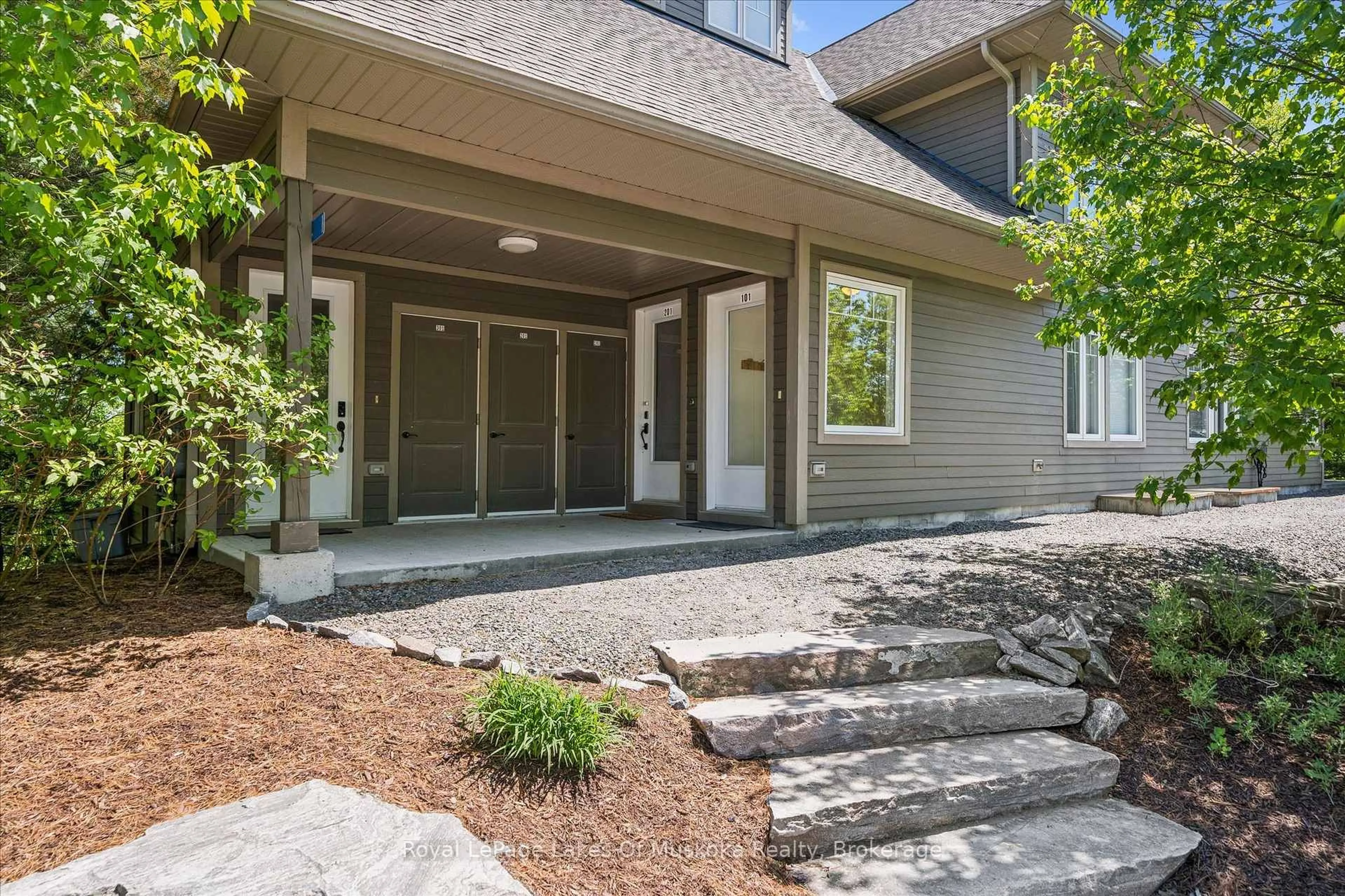 Indoor entryway for 1 Tree Tops Lane #101, Huntsville Ontario P1H 1A9