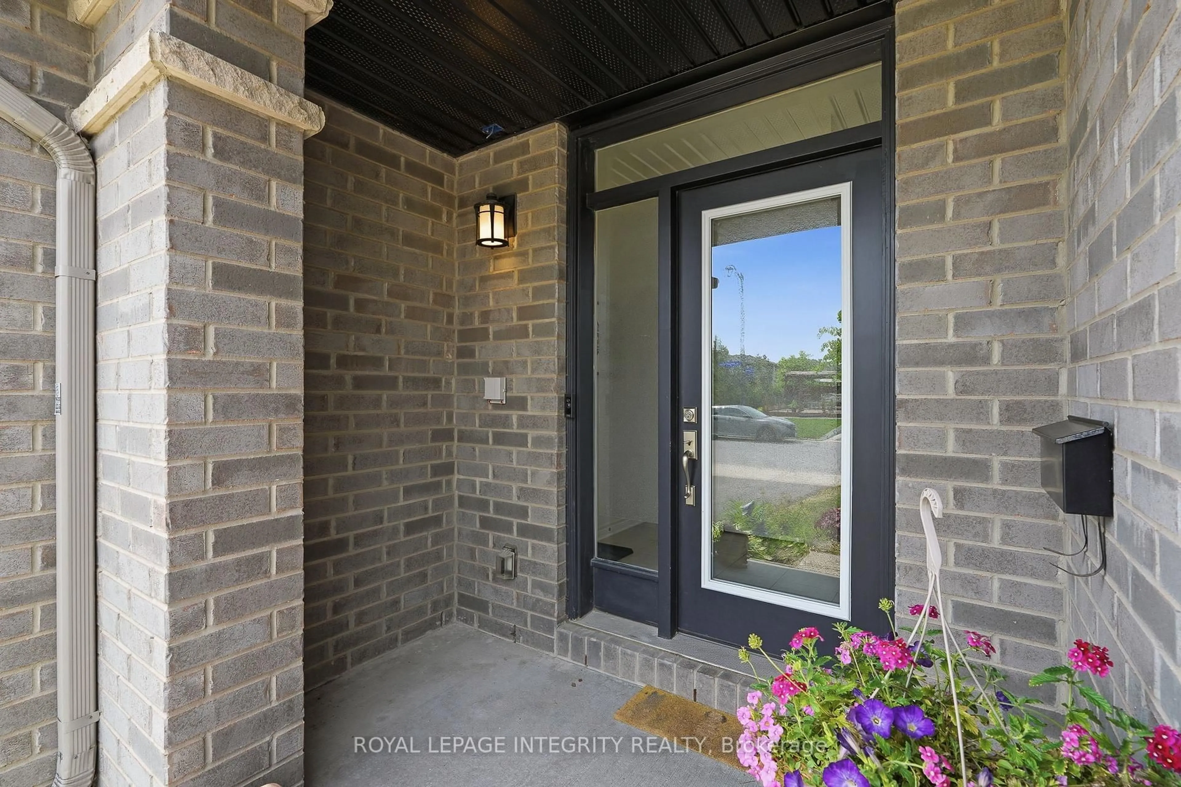 Indoor entryway for 51 Bergschrund Walk, Ottawa Ontario K1W 0P9