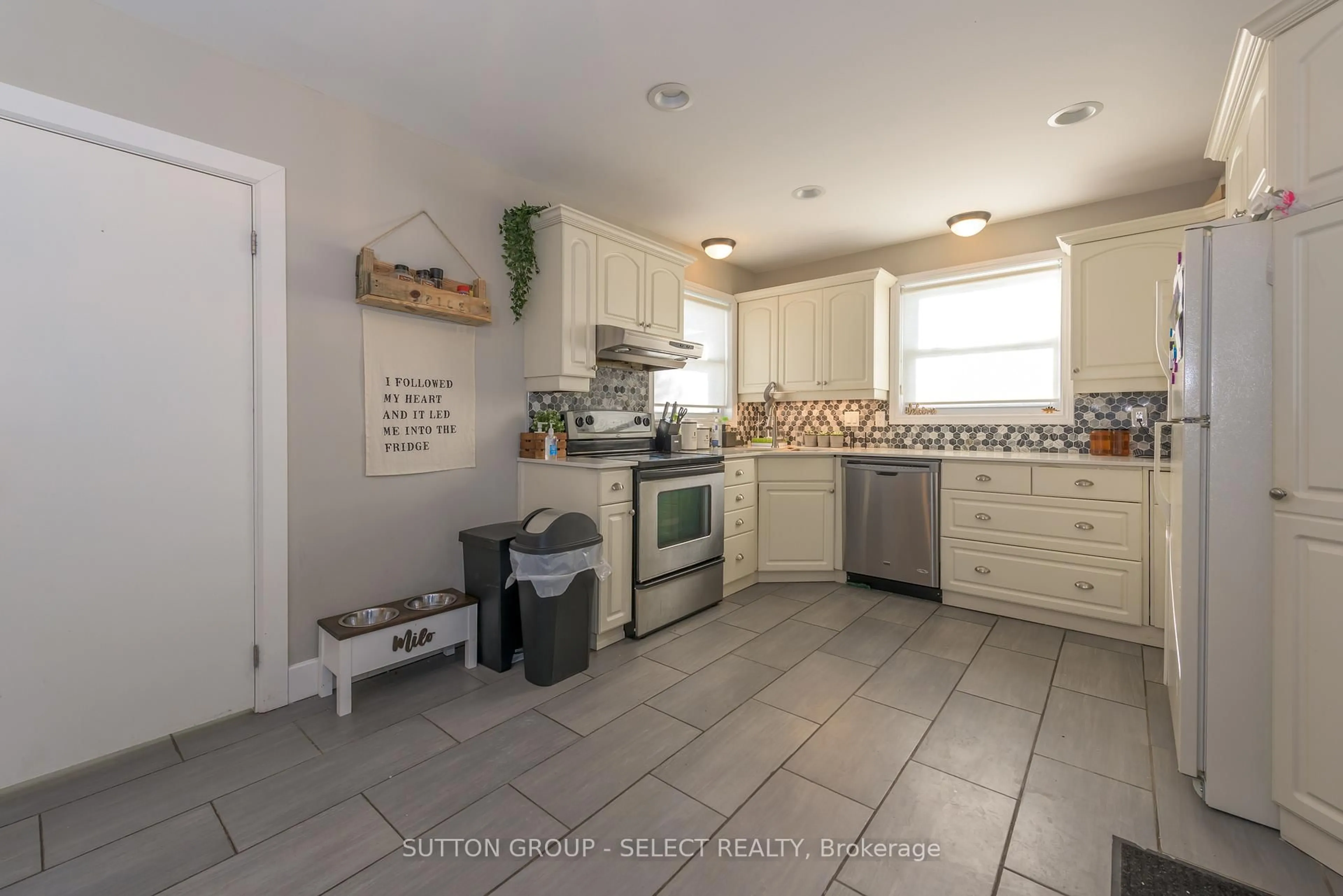 Unknown for 1566 Nairn Ave, London East Ontario N5V 2P2
