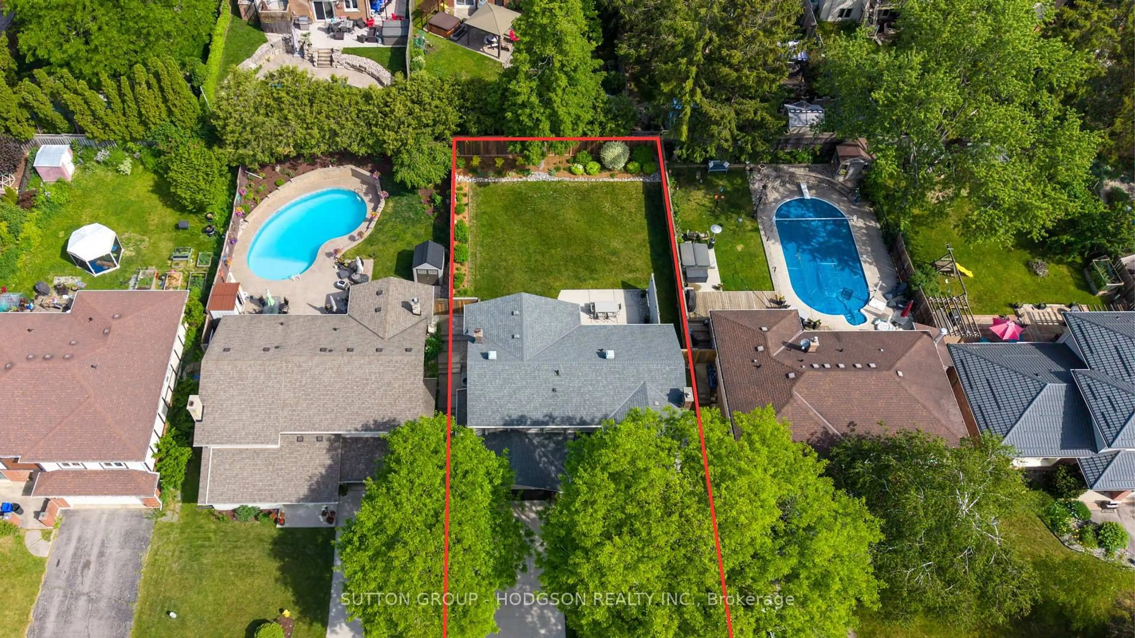 A pic from outside/outdoor area/front of a property/back of a property/a pic from drone, unknown for 993 Woodhaven Rd, London North Ontario N6H 4L9