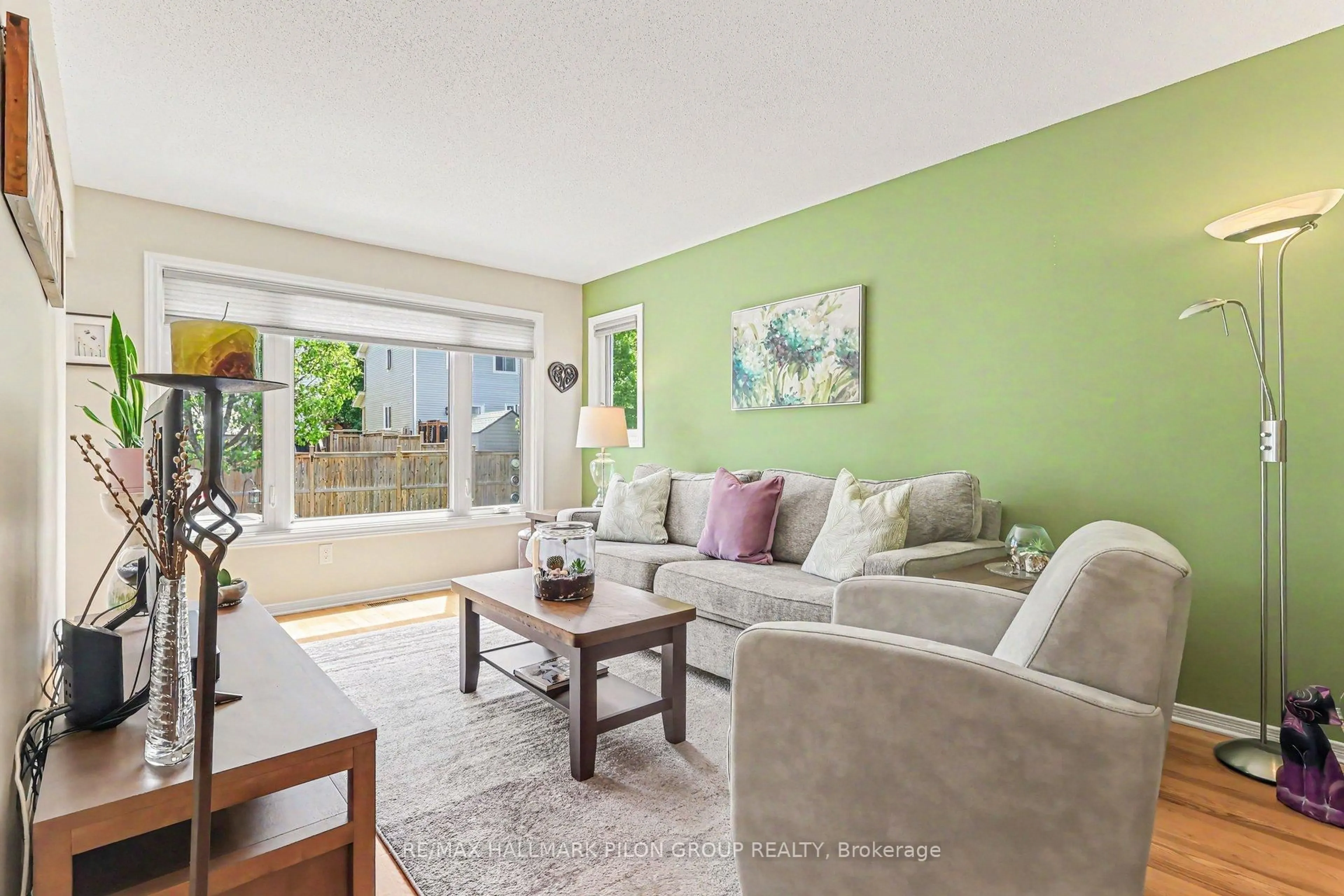 Living room with furniture, unknown for 510 Wincanton Dr, Ottawa Ontario K4A 3Y2