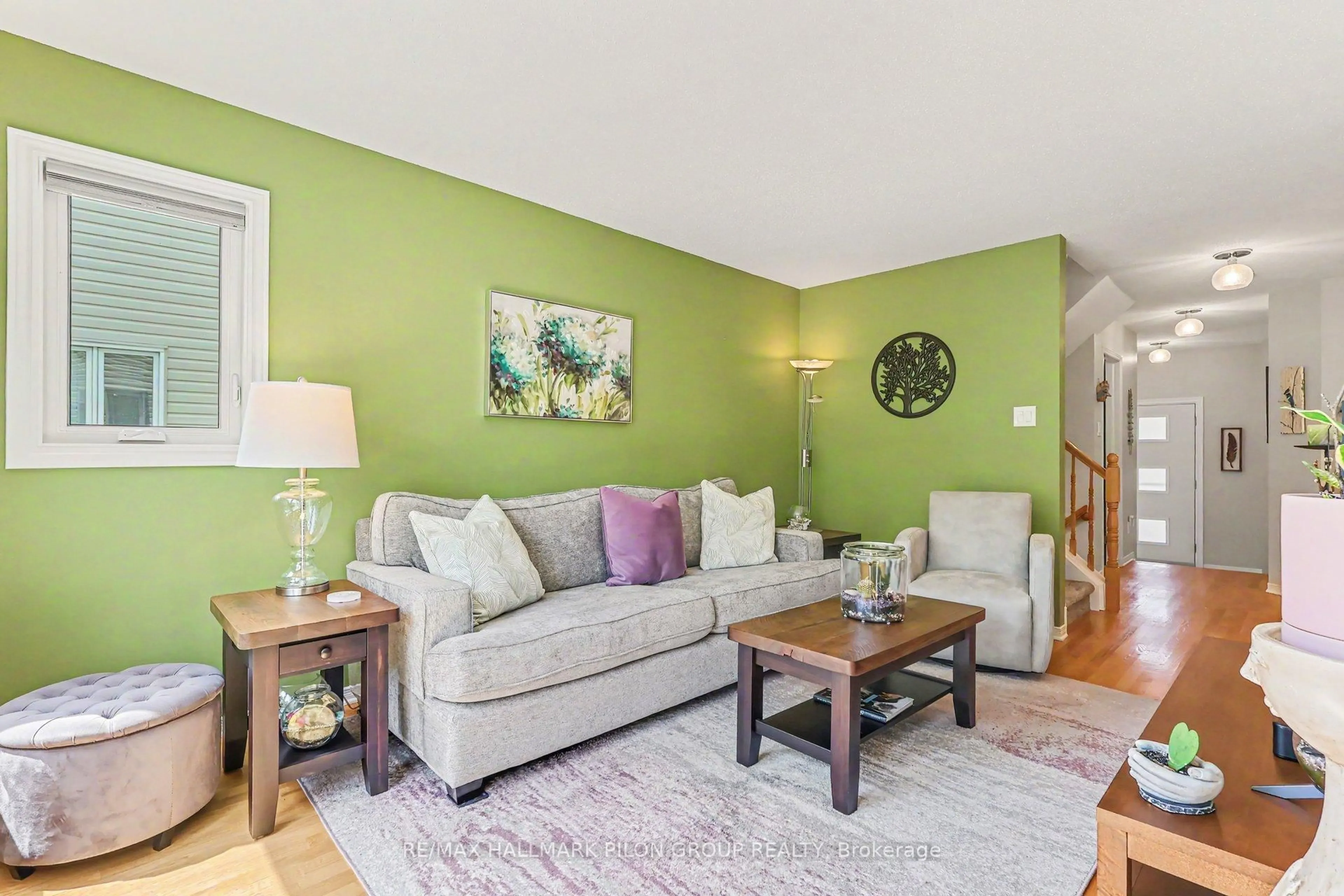 Living room with furniture, unknown for 510 Wincanton Dr, Ottawa Ontario K4A 3Y2