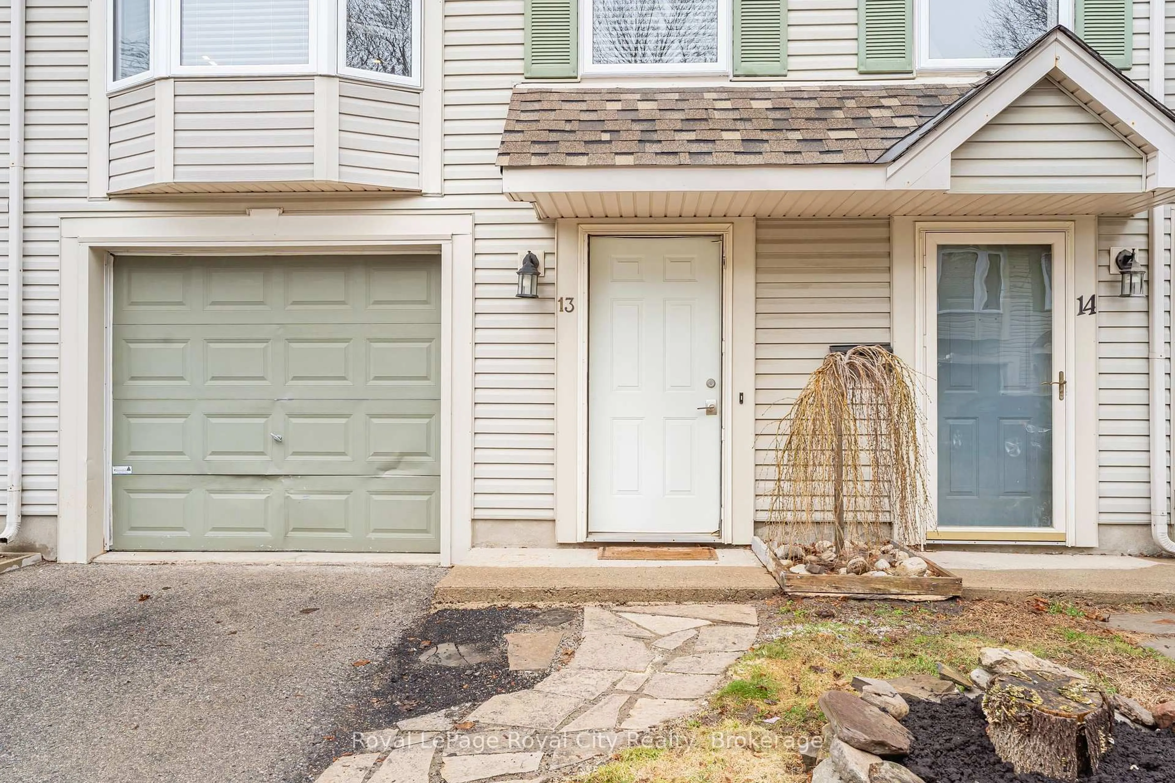 Home with vinyl exterior material, street for 320 Alma St #13, Guelph/Eramosa Ontario N0B 2K0