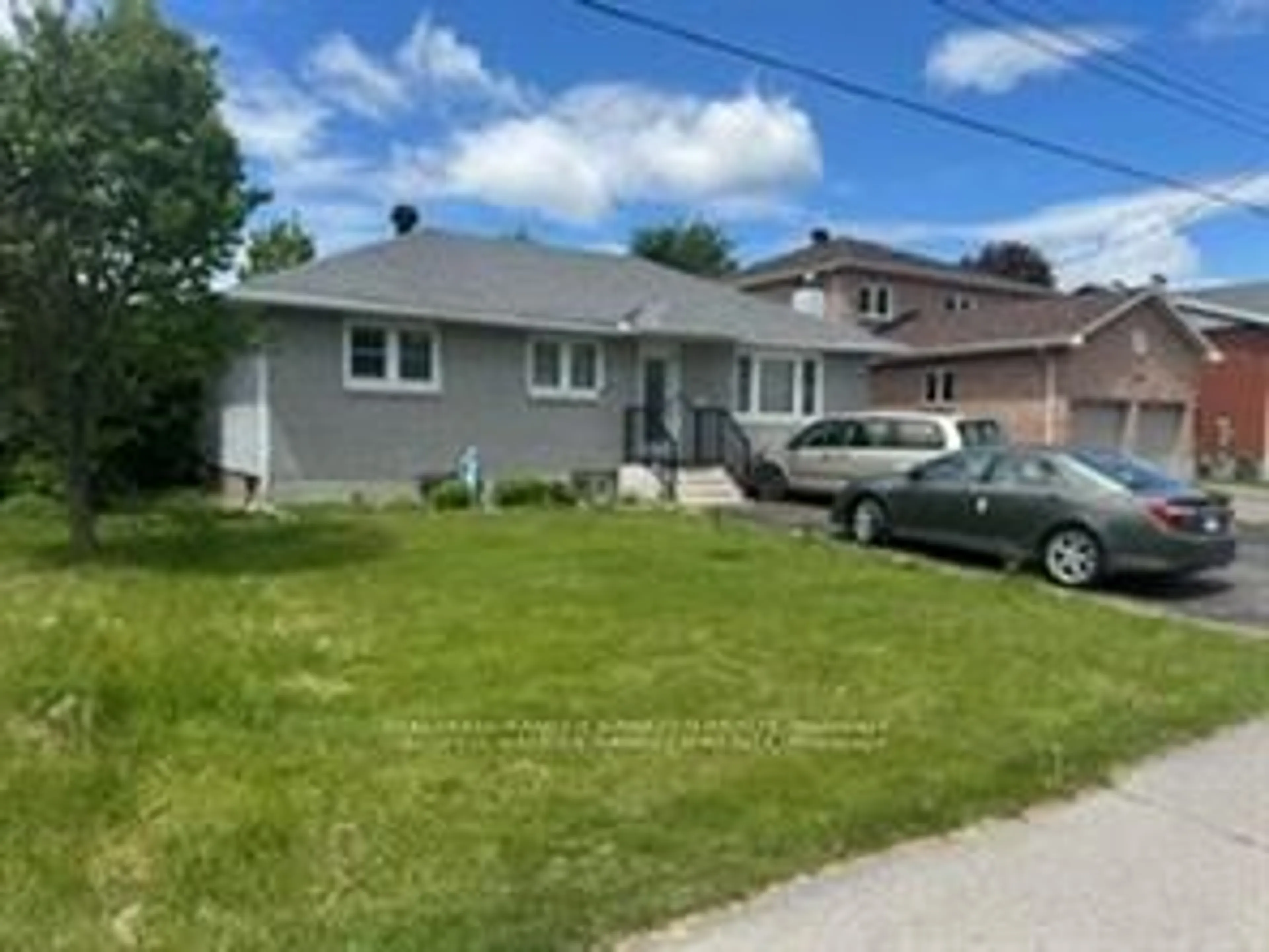A pic from outside/outdoor area/front of a property/back of a property/a pic from drone, street for 1437 Kingsdale Ave, Ottawa Ontario K1T 1G8