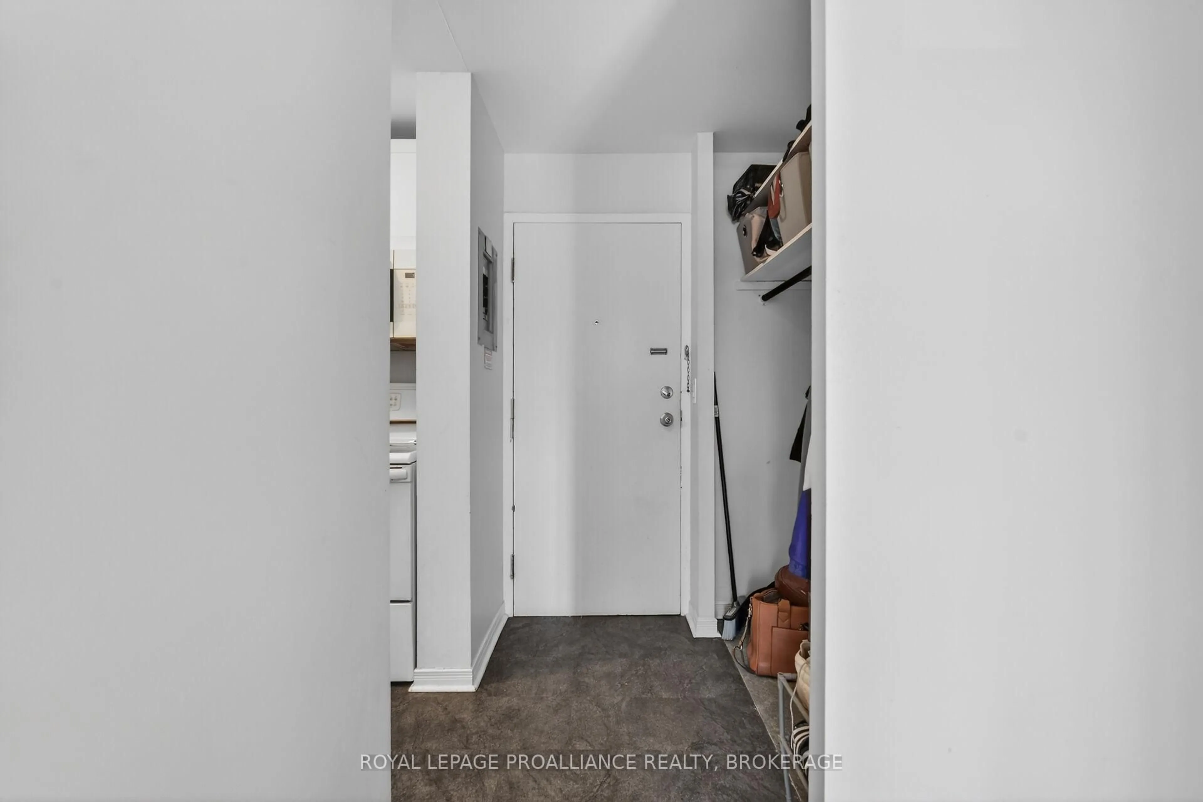 Indoor entryway for 17 Eldon Hall Pl #206, Kingston Ontario K7M 7H5