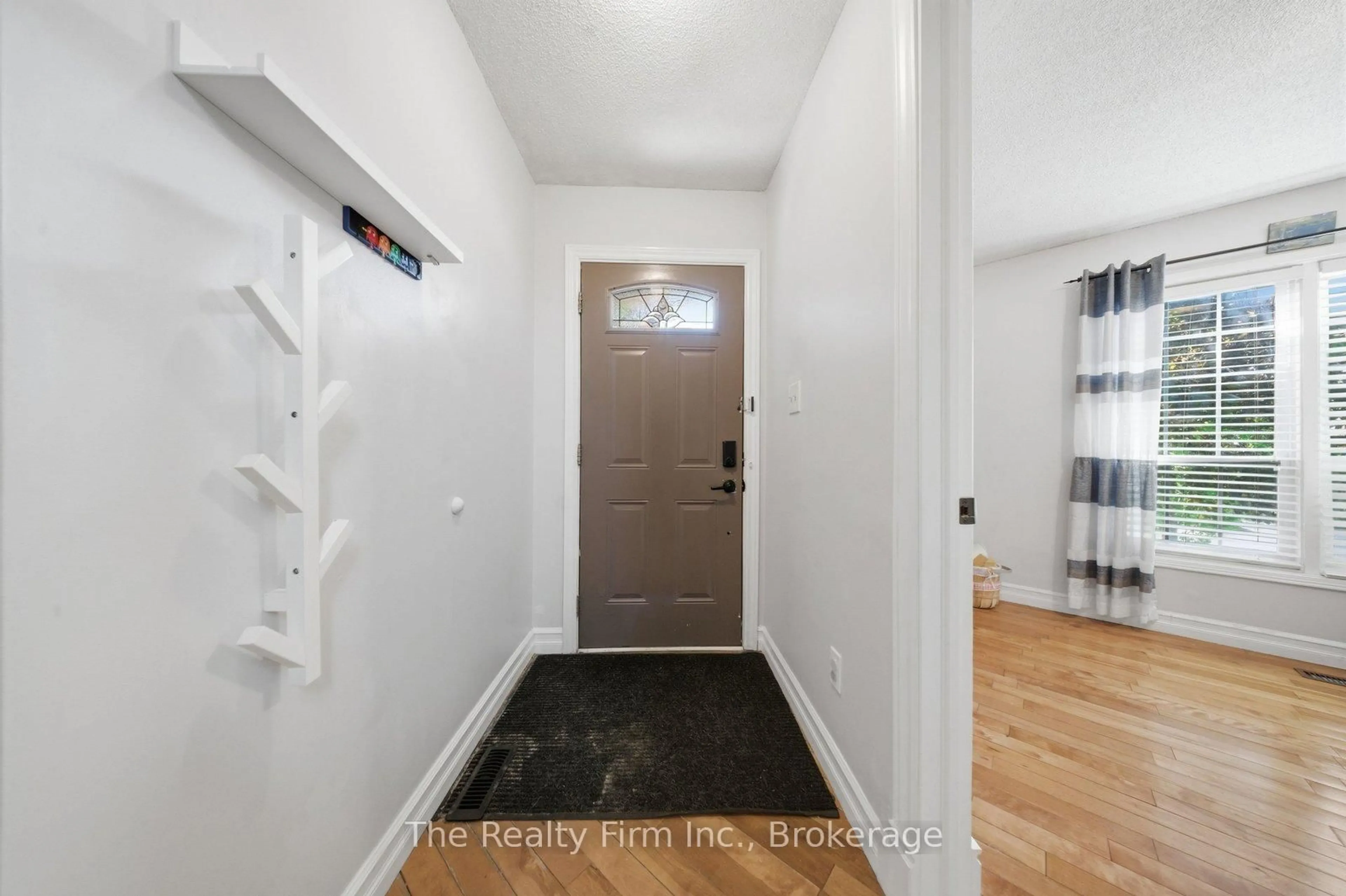 Indoor entryway for 125 Anderson St, Woodstock Ontario N4S 8Z6