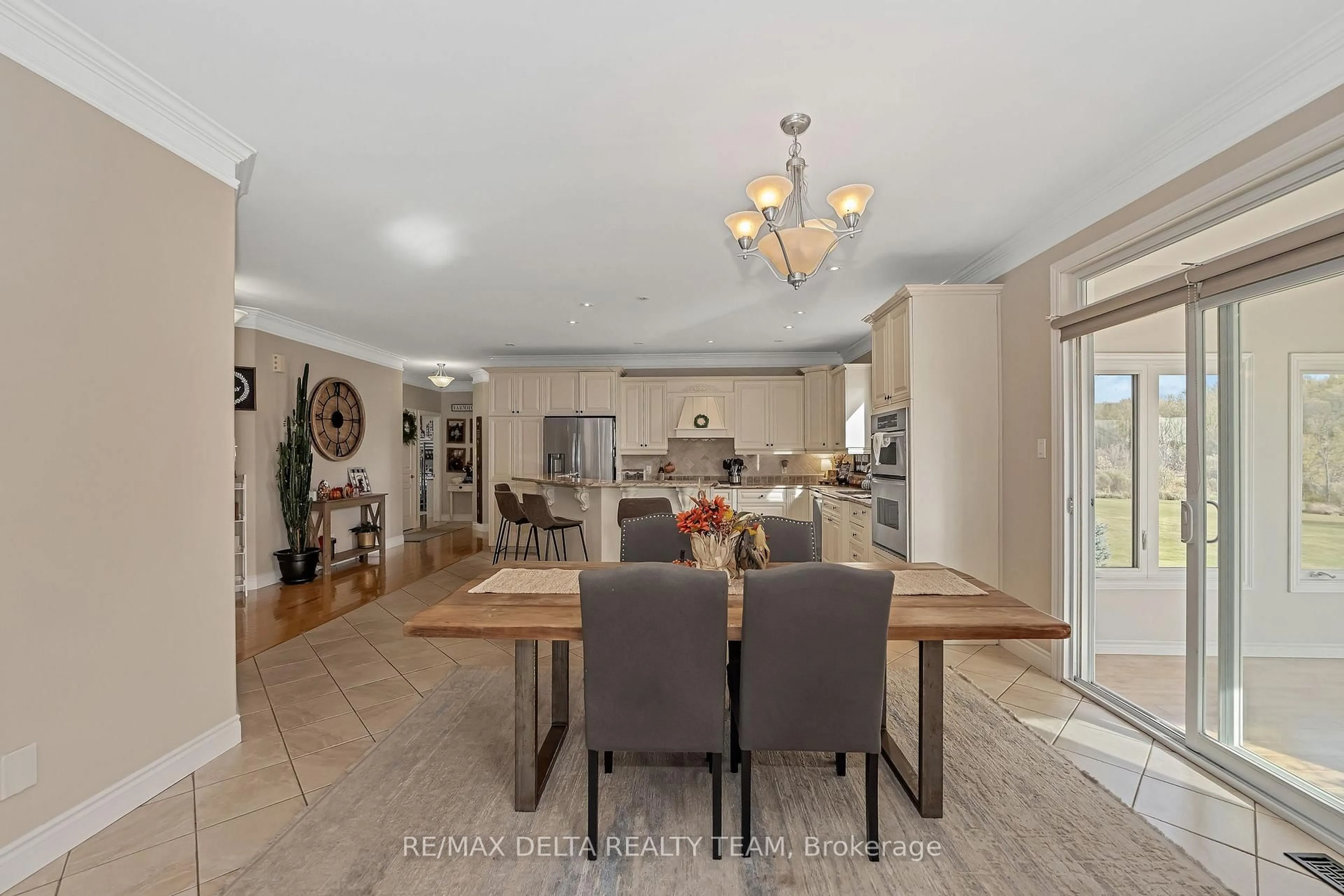 Open concept kitchen, ceramic/tile floor for 3782 Etienne Rd, Sarsfield Ontario K0A 3E0