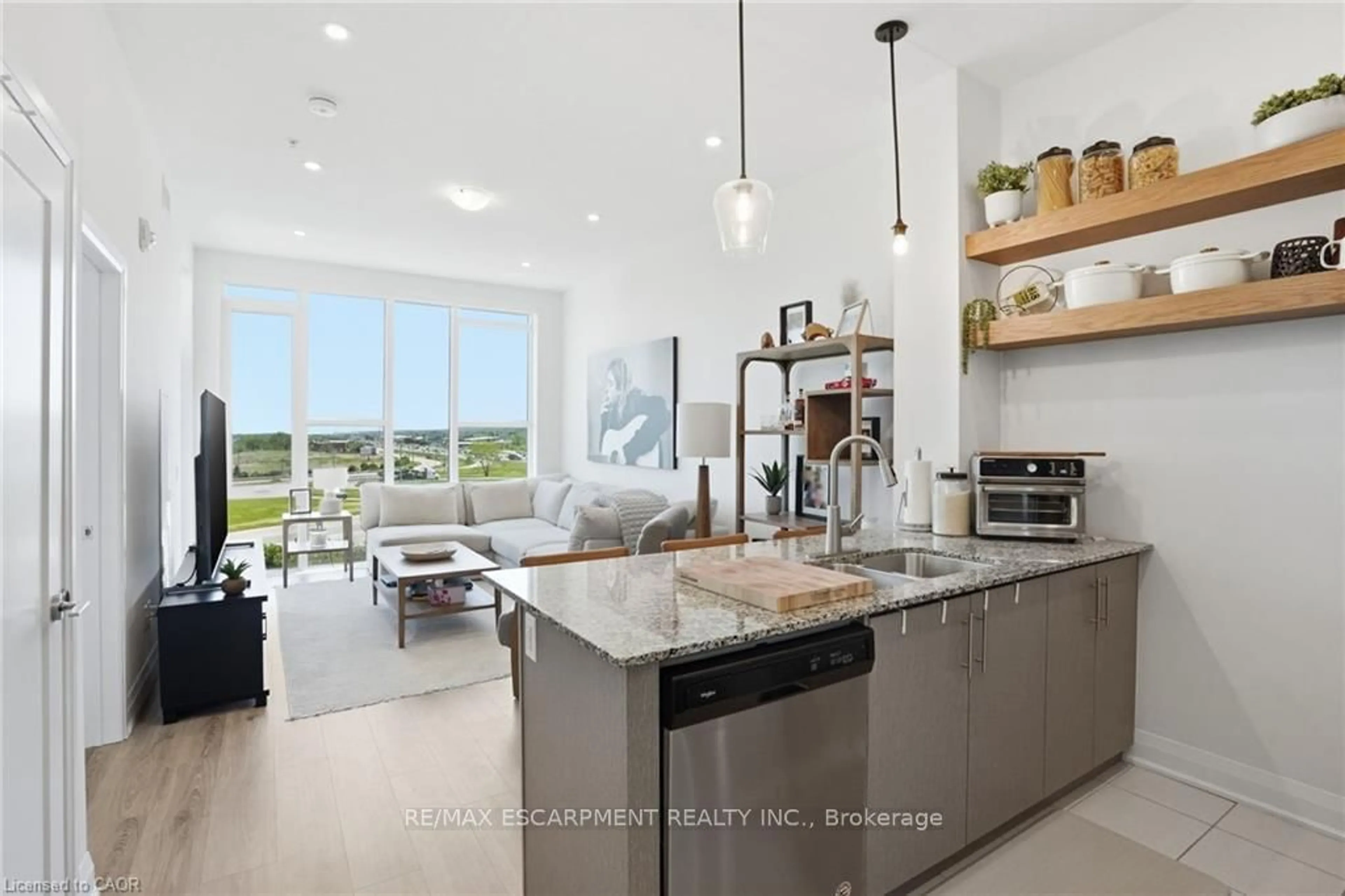 Open concept kitchen, ceramic/tile floor for 16 Concord Pl #619, Grimsby Ontario L3M 0J1