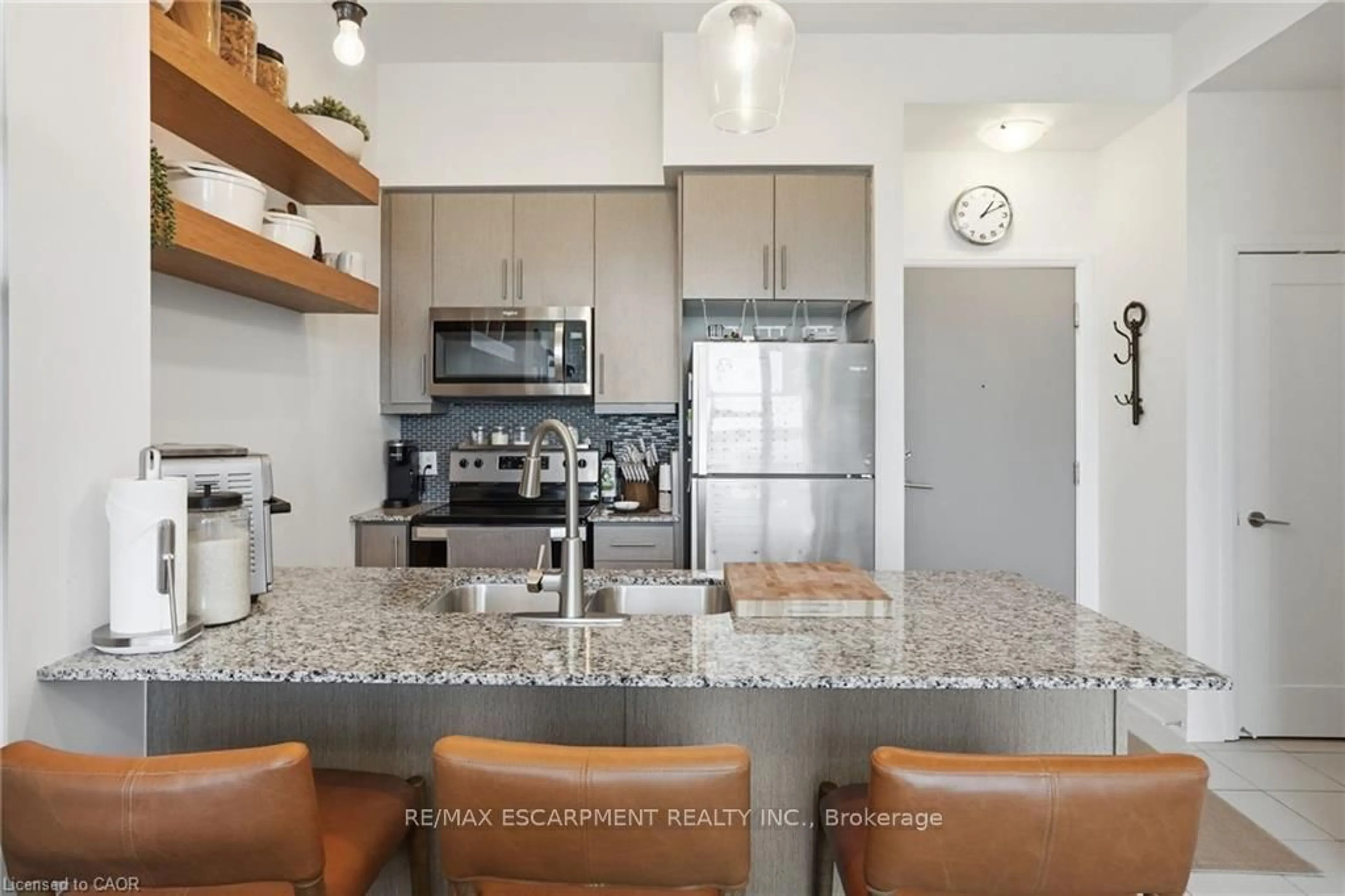 Open concept kitchen, ceramic/tile floor for 16 Concord Pl #619, Grimsby Ontario L3M 0J1