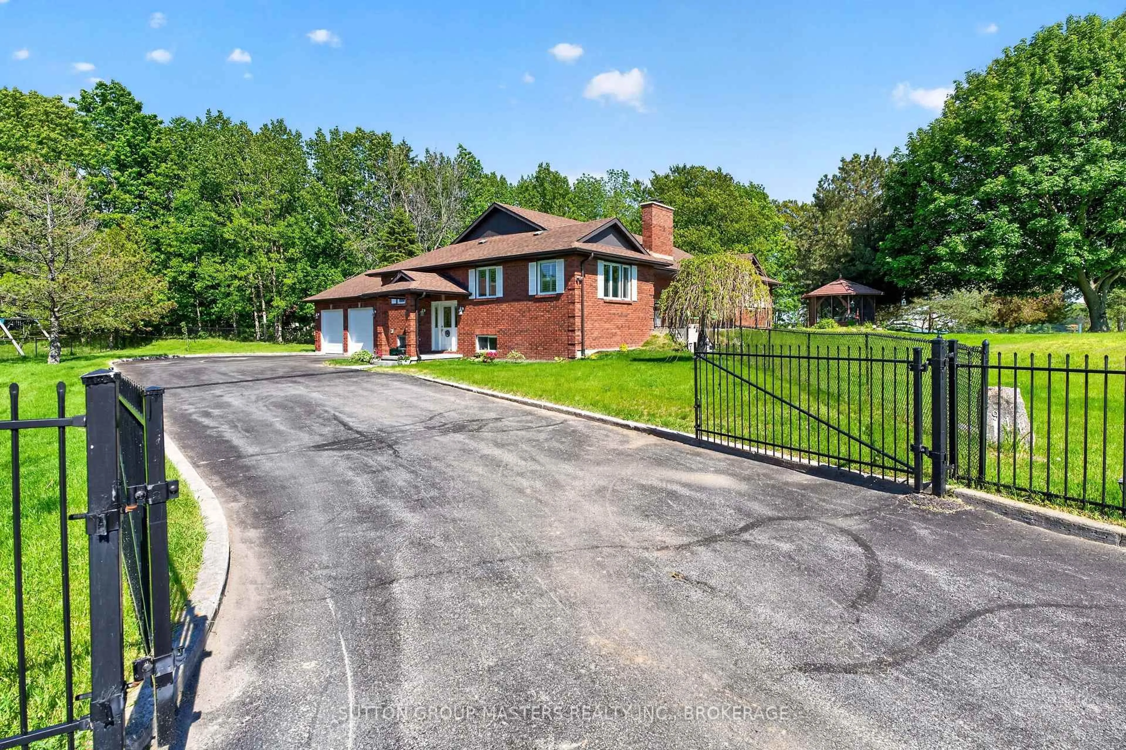 A pic from outside/outdoor area/front of a property/back of a property/a pic from drone, street for 911 School Rd, Kingston Ontario K7L 4V1