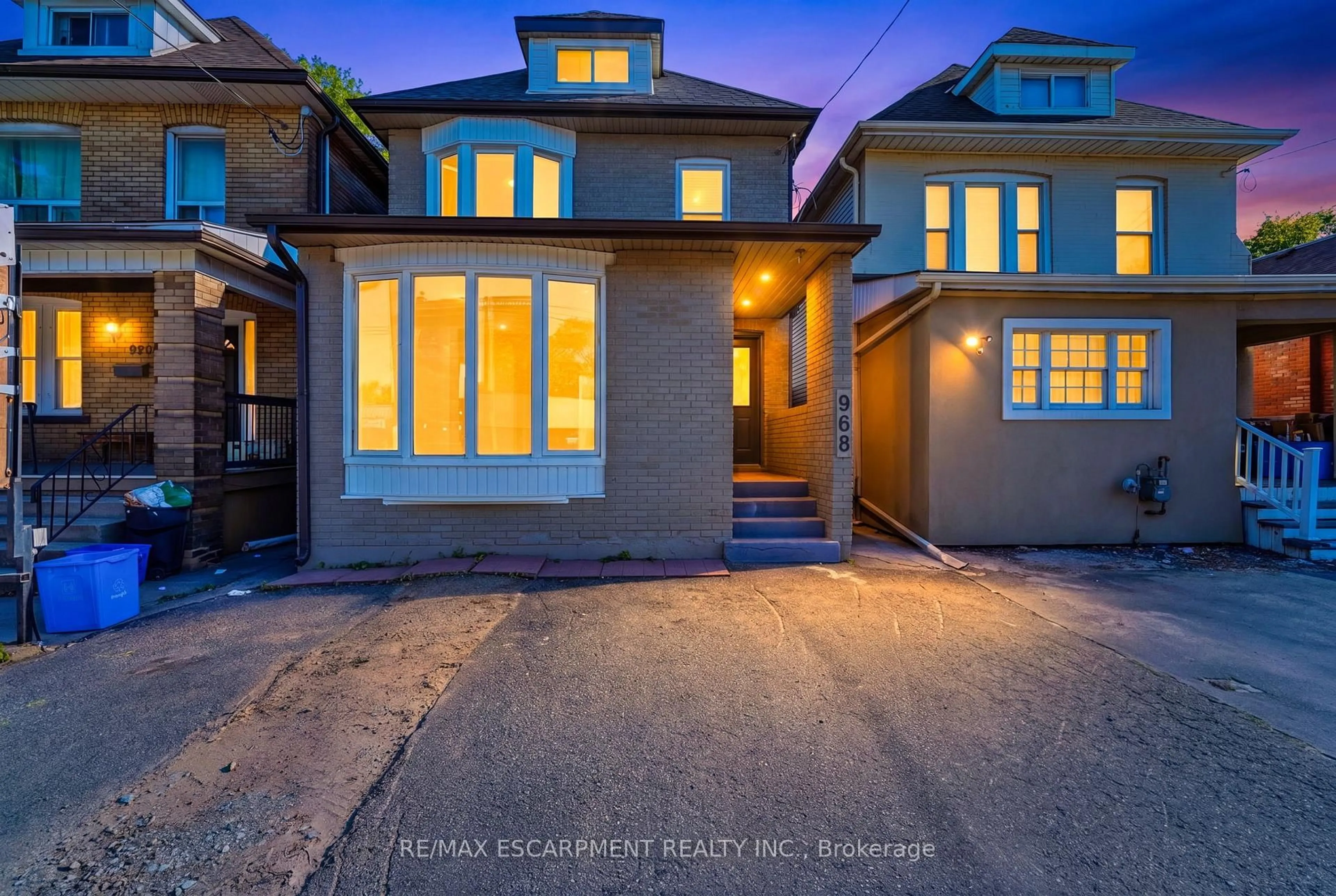 Home with brick exterior material, street for 968 Main St, Hamilton Ontario L8M 1M8