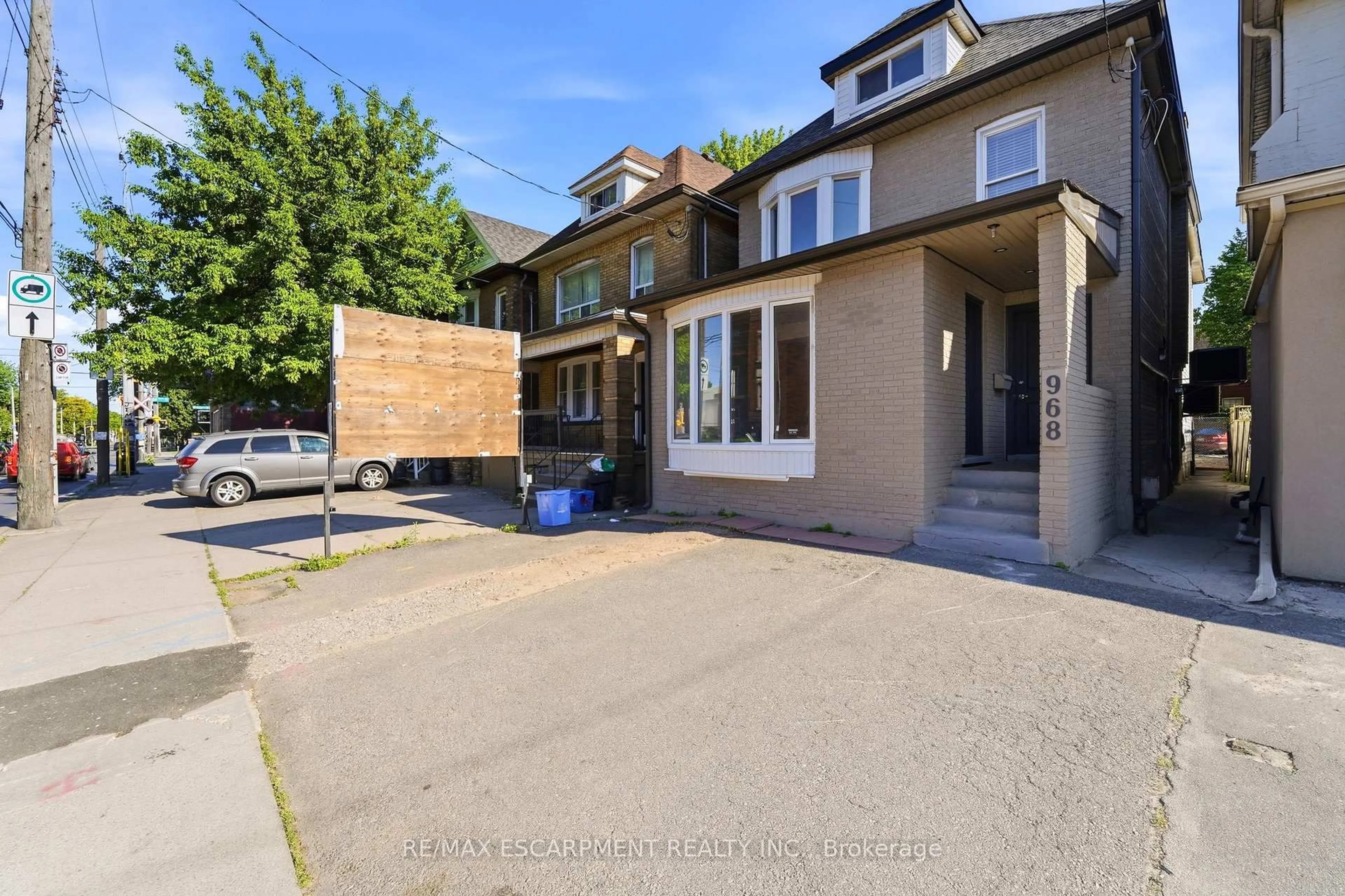 A pic from outside/outdoor area/front of a property/back of a property/a pic from drone, street for 968 Main St, Hamilton Ontario L8M 1M8