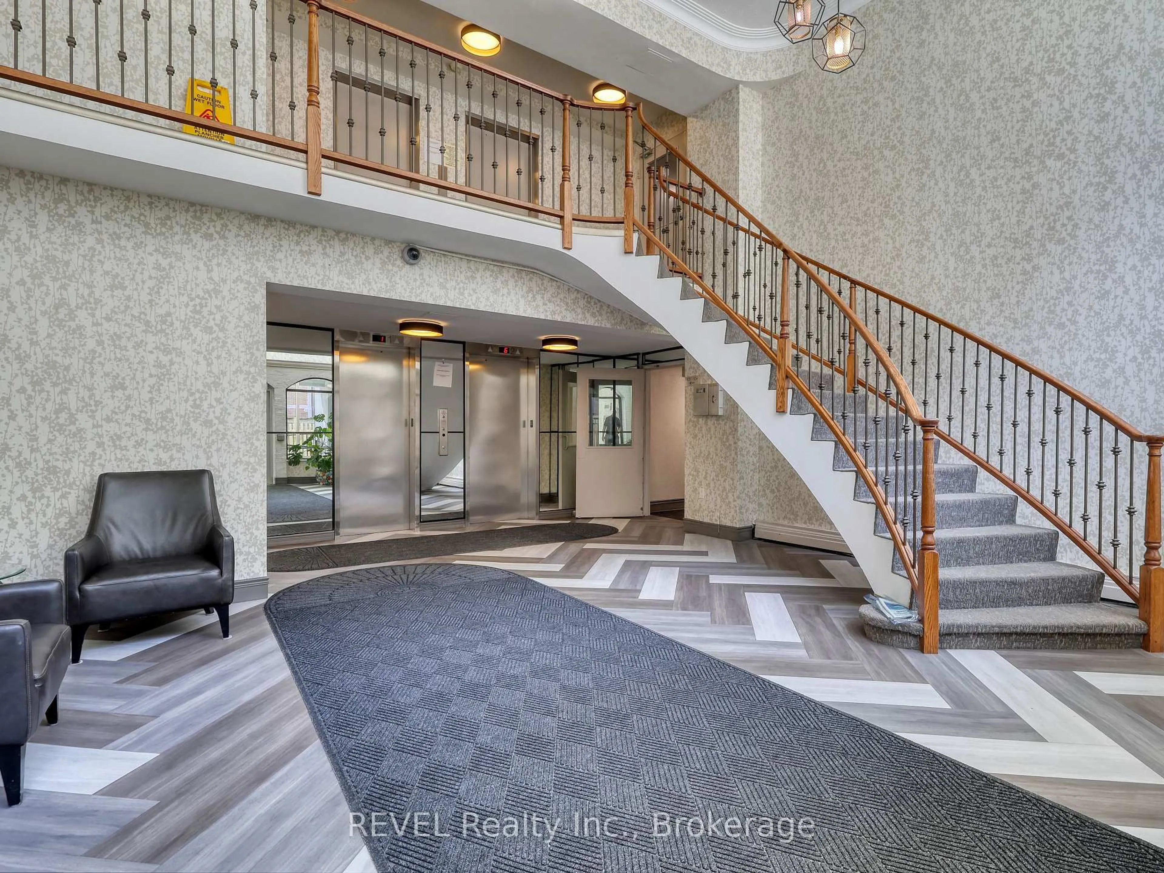 Indoor foyer for 359 Geneva St #801, St. Catharines Ontario L2N 2G5