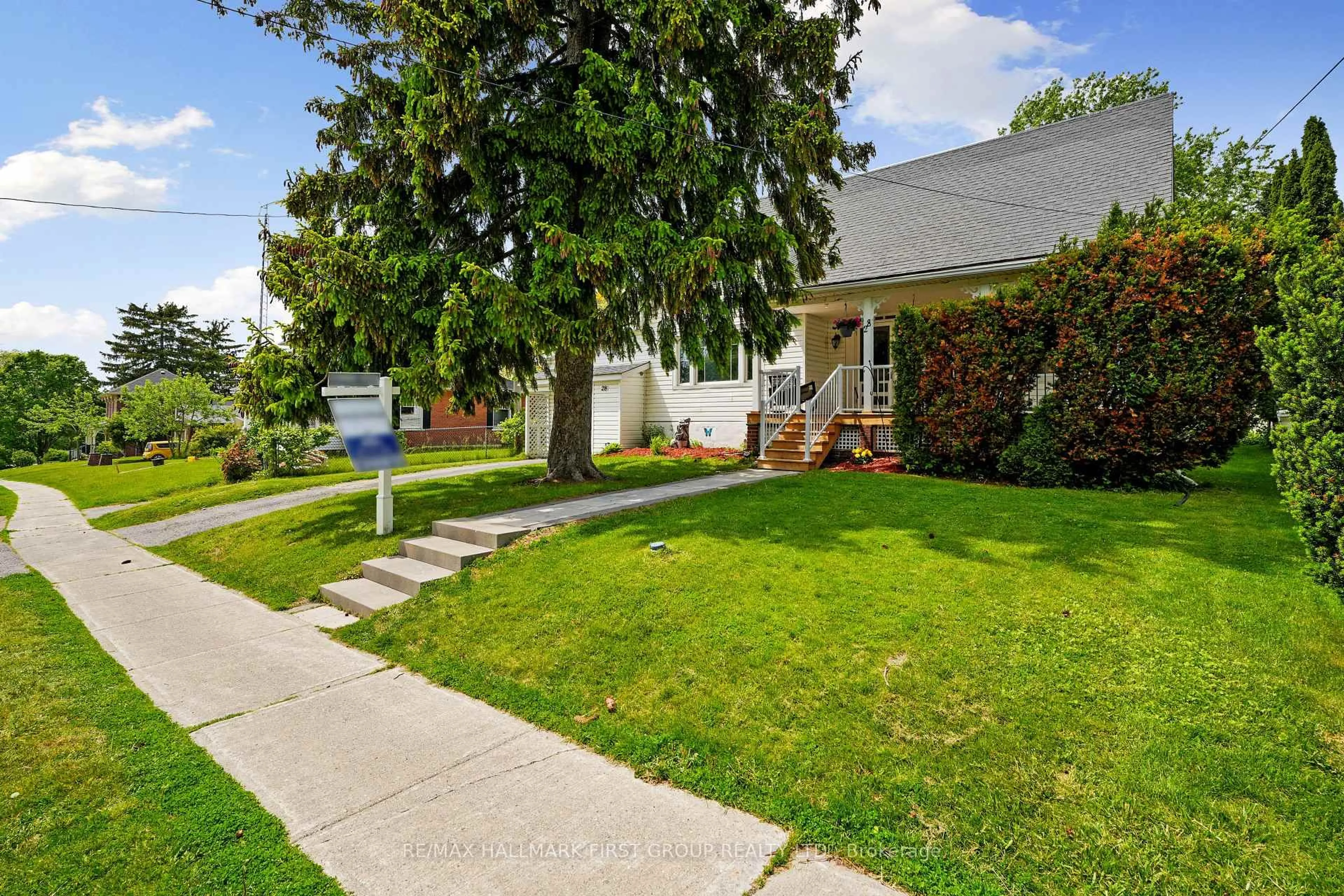 Home with vinyl exterior material, street for 28 King St, Cramahe Ontario K0K 1S0