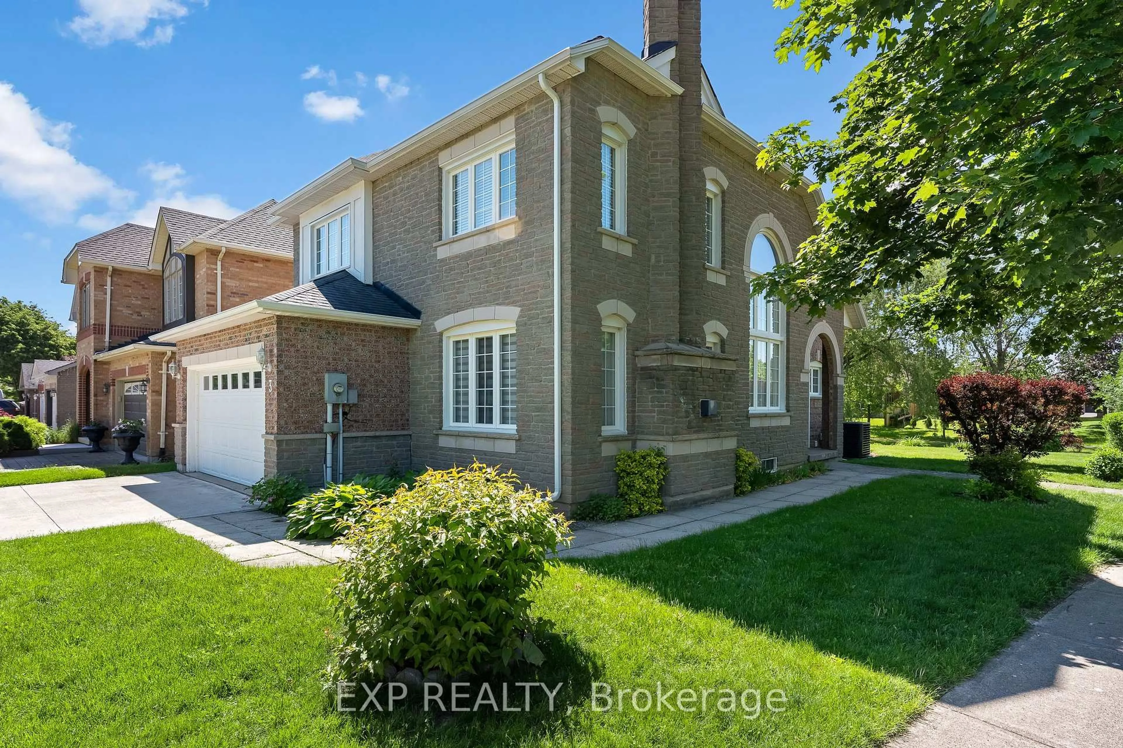 Home with brick exterior material, street for 3 Madison Crt, Welland Ontario L3C 7G3