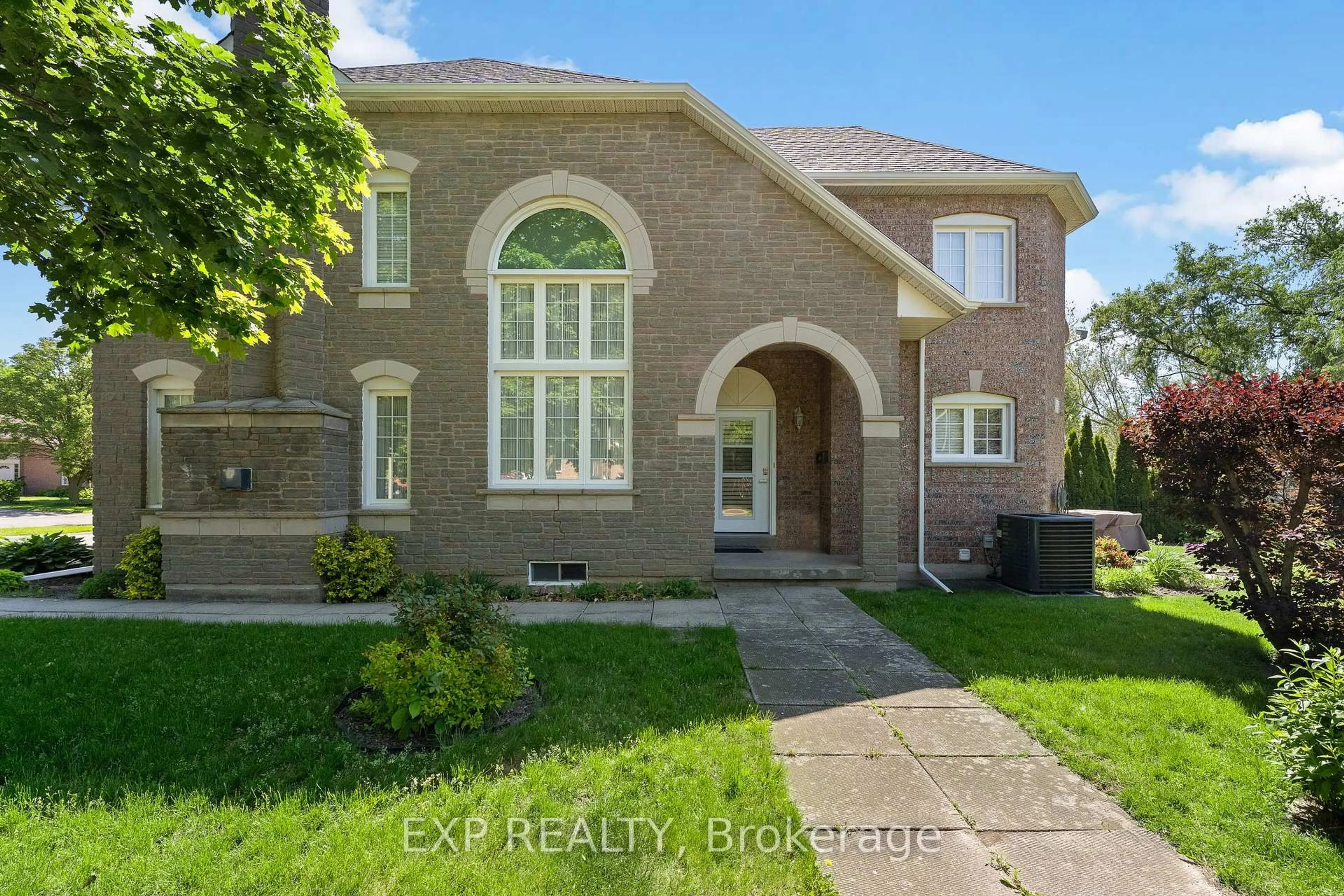 Home with brick exterior material, street for 3 Madison Crt, Welland Ontario L3C 7G3