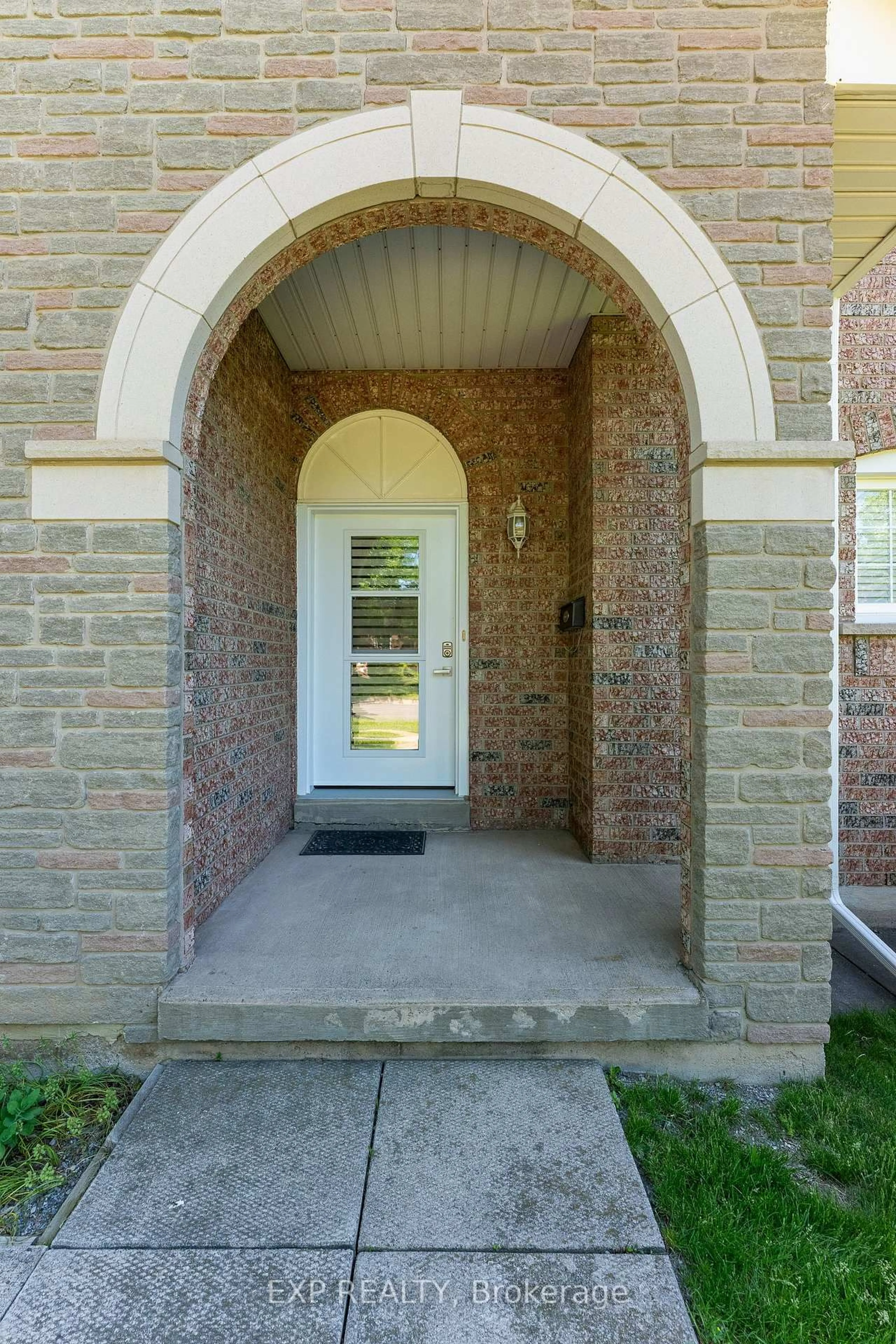 Indoor entryway for 3 Madison Crt, Welland Ontario L3C 7G3