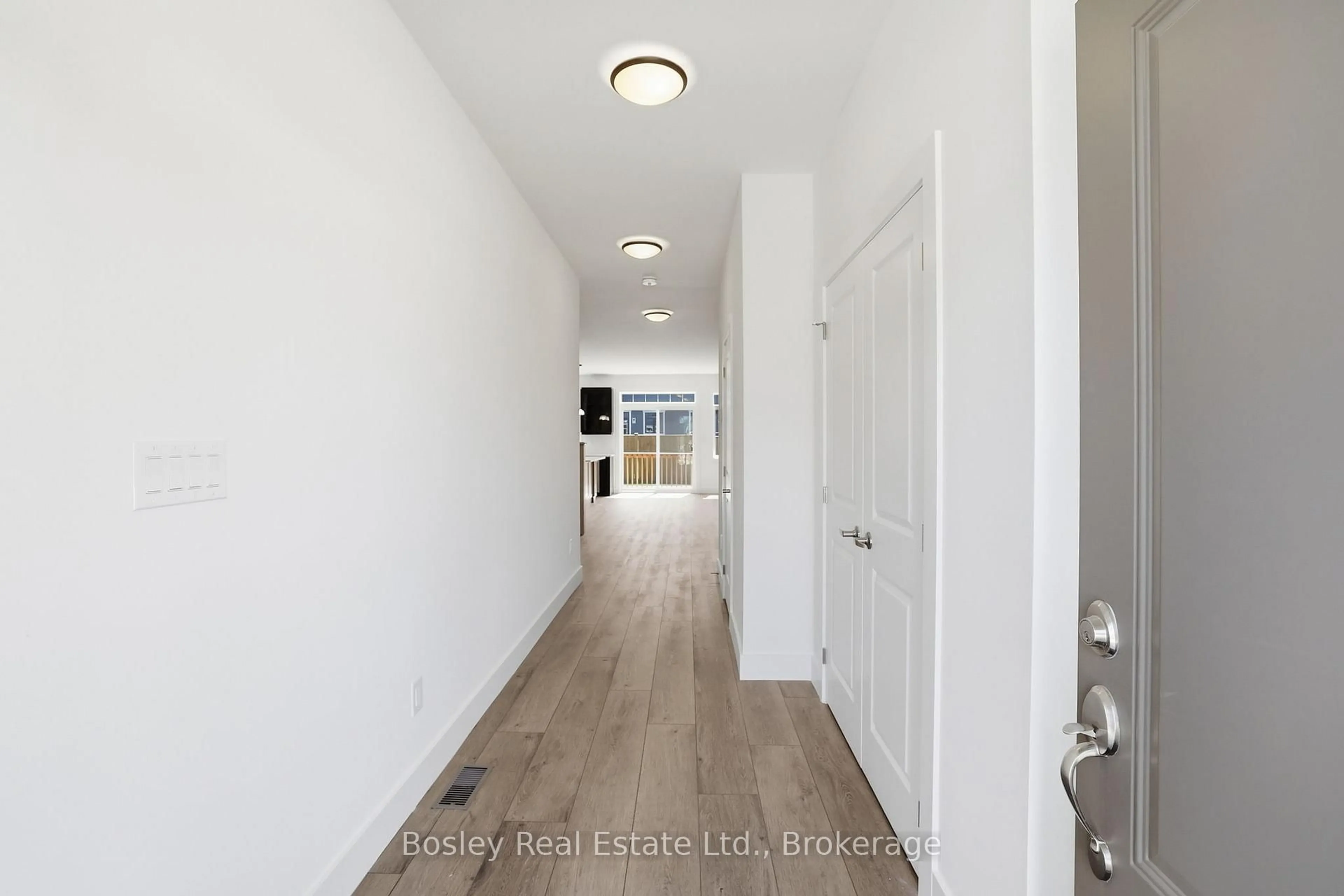 Indoor entryway for 165 Sugar Maple St, Blue Mountains Ontario L9Y 5T5