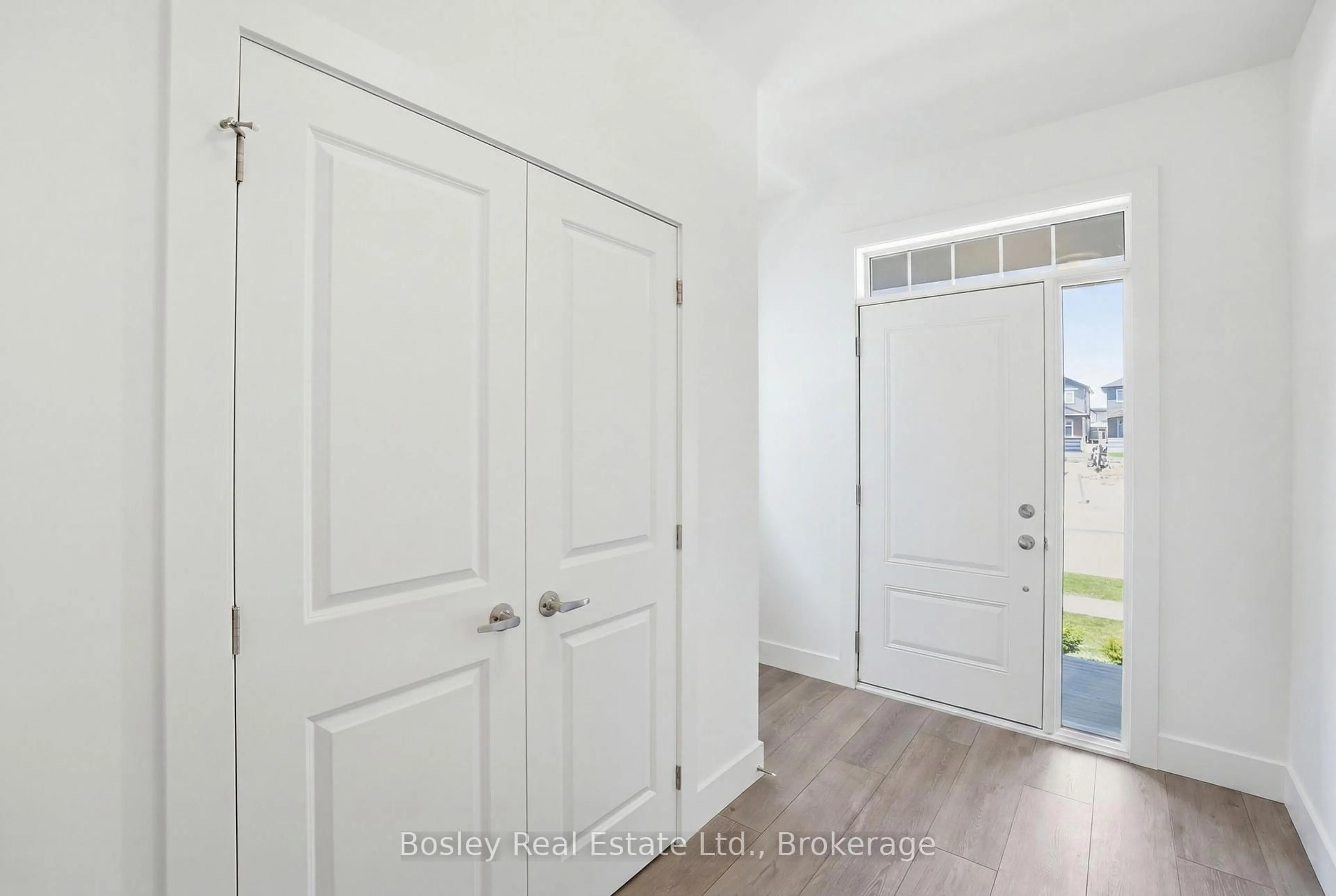 Indoor entryway for 165 Sugar Maple St, Blue Mountains Ontario L9Y 5T5
