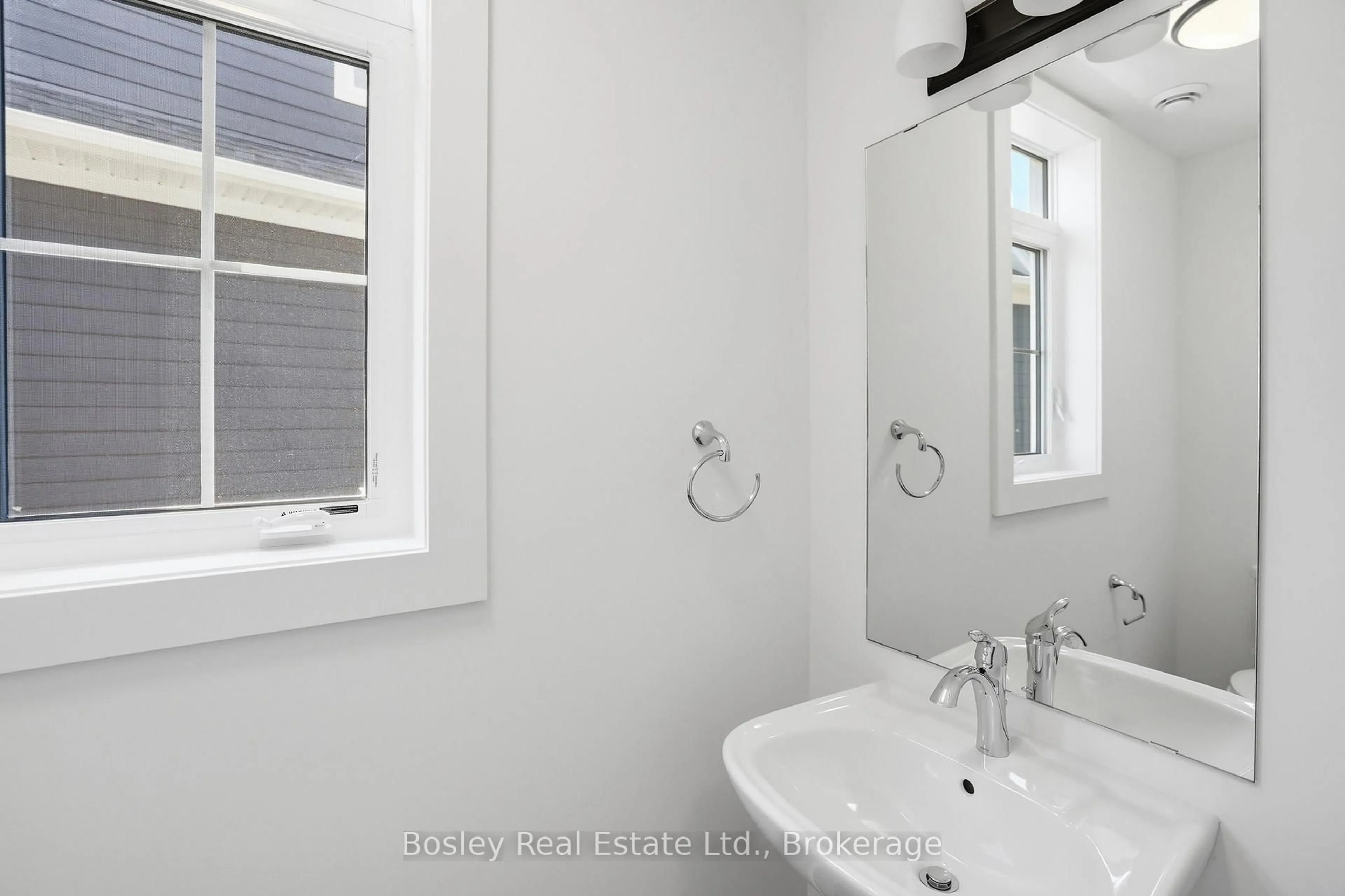 Standard bathroom, ceramic/tile floor for 165 Sugar Maple St, Blue Mountains Ontario L9Y 5T5