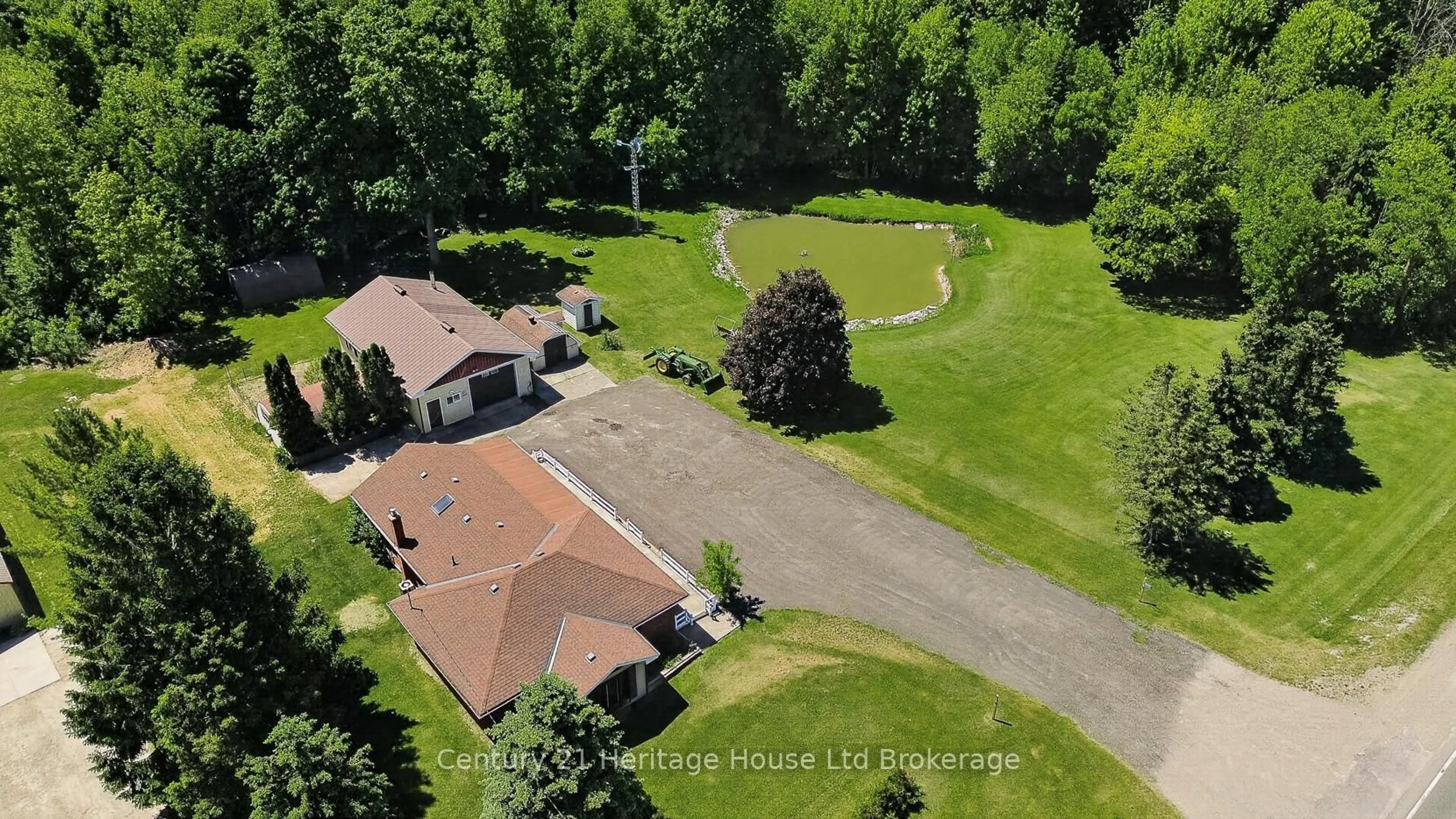 A pic from outside/outdoor area/front of a property/back of a property/a pic from drone, unknown for 15067 Elginfield Rd, Lucan Biddulph Ontario N0M 1V0