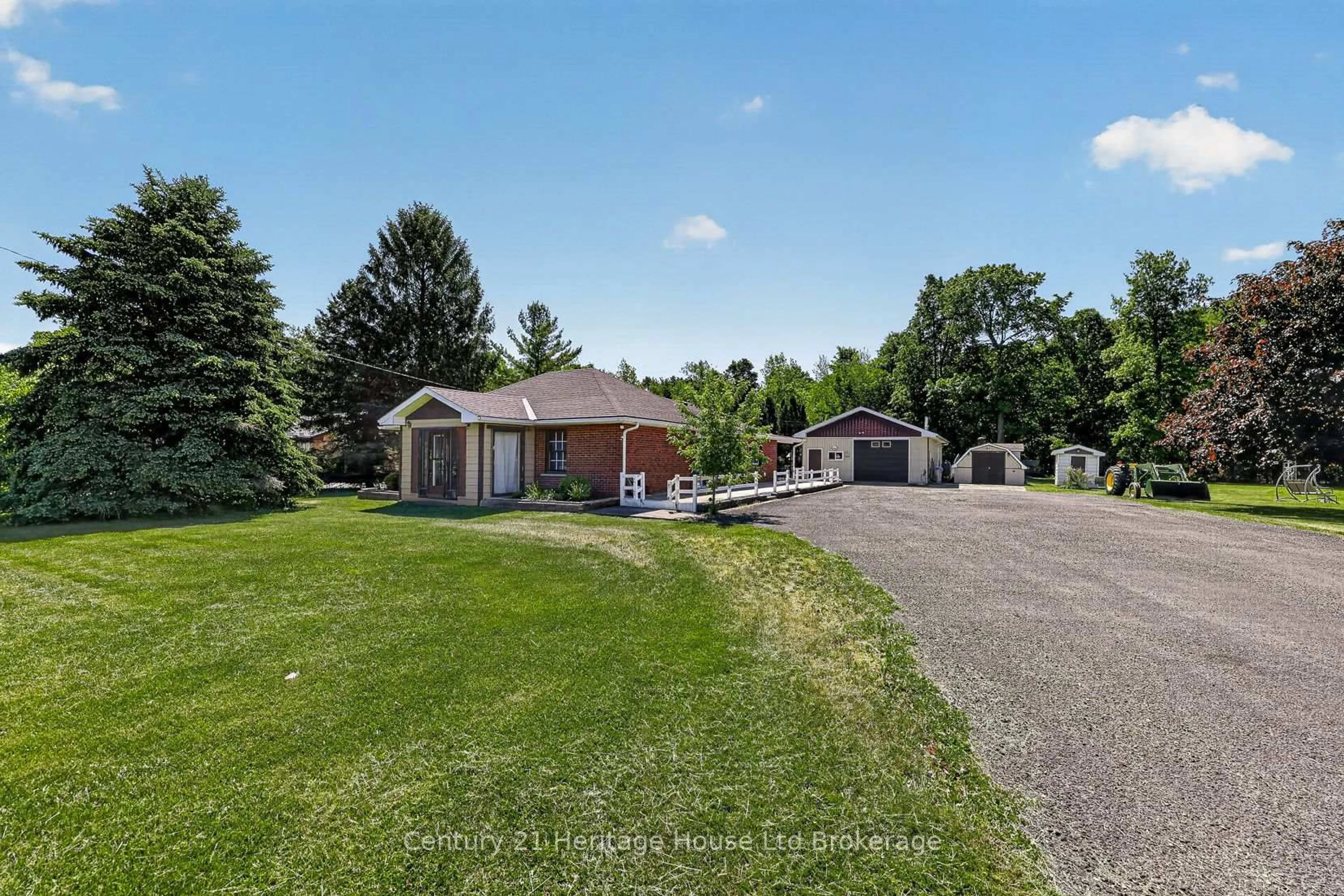 A pic from outside/outdoor area/front of a property/back of a property/a pic from drone, unknown for 15067 Elginfield Rd, Lucan Biddulph Ontario N0M 1V0