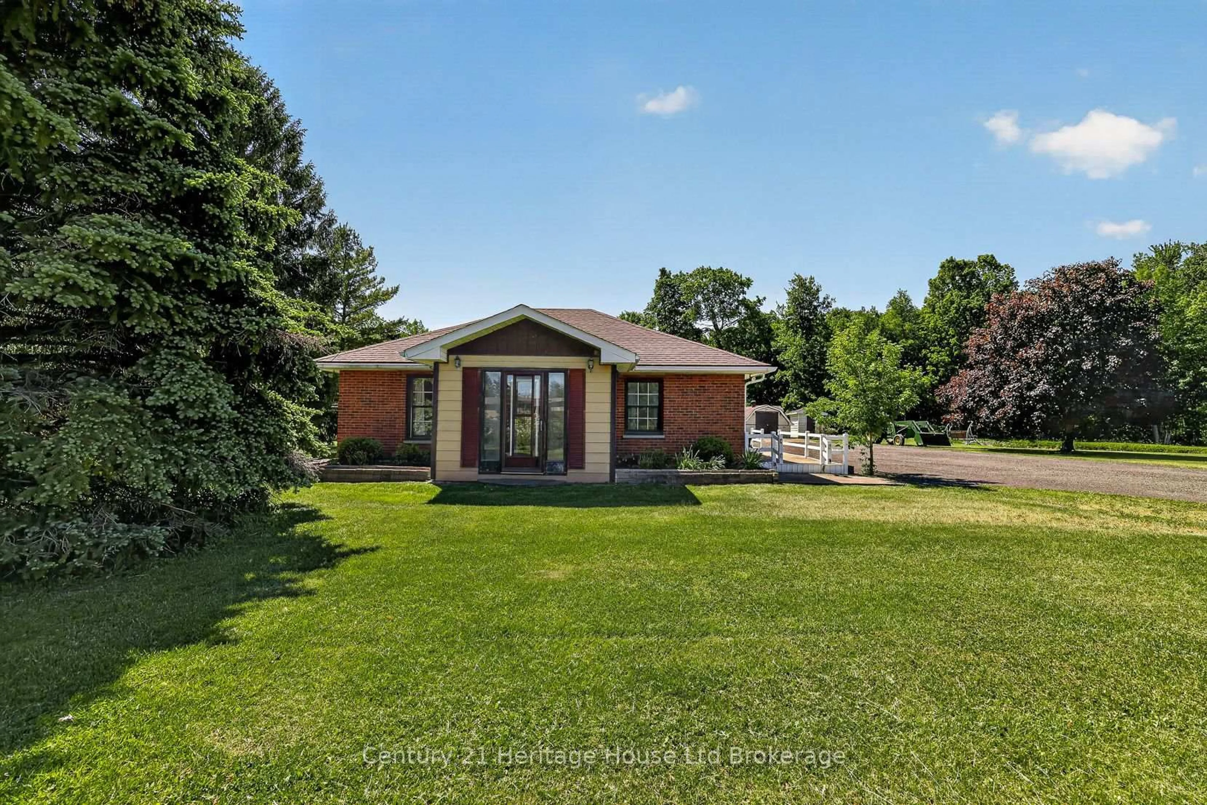 A pic from outside/outdoor area/front of a property/back of a property/a pic from drone, unknown for 15067 Elginfield Rd, Lucan Biddulph Ontario N0M 1V0