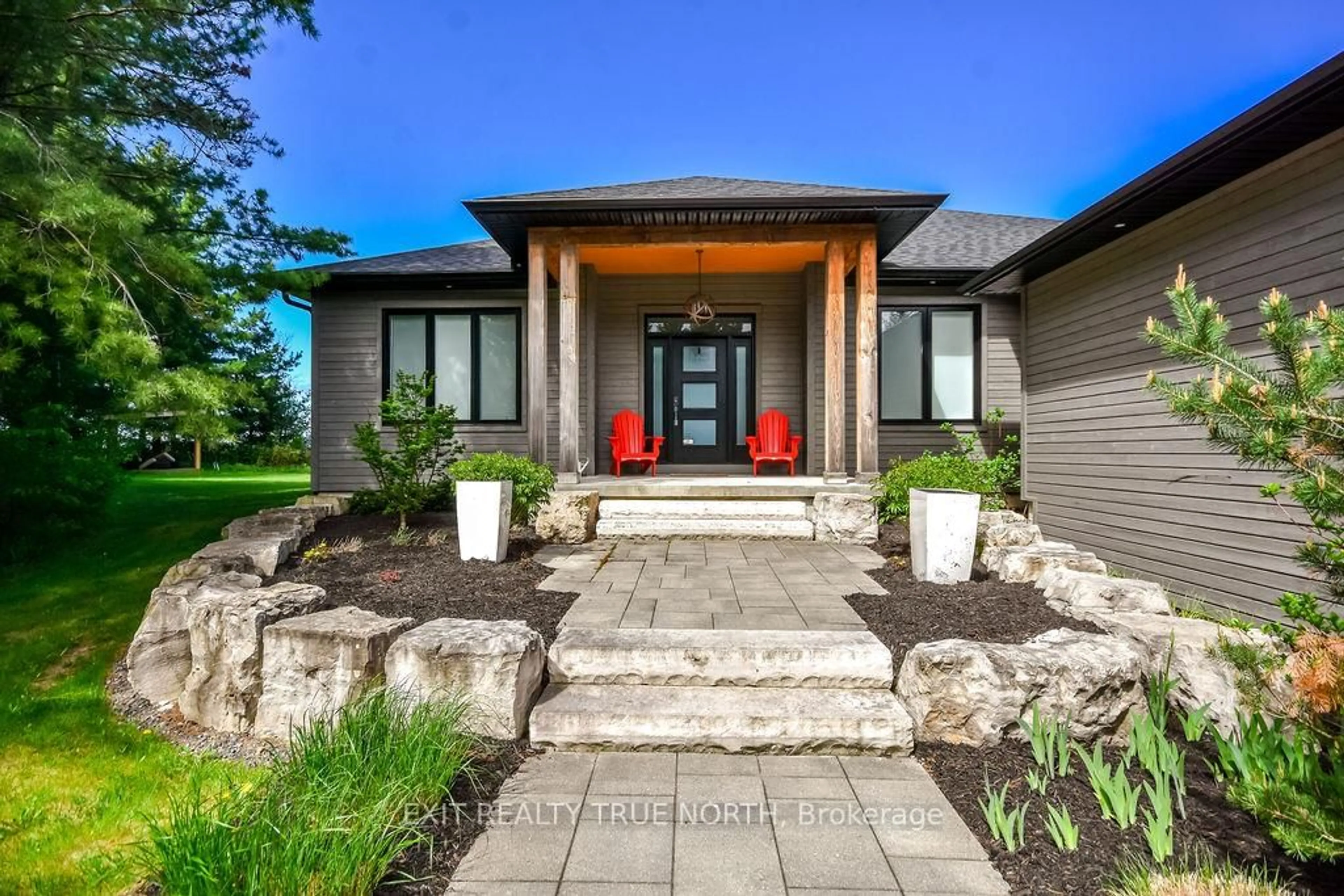 Home with brick exterior material, unknown for 110 High Point Crt, Blue Mountains Ontario N0H 2P0