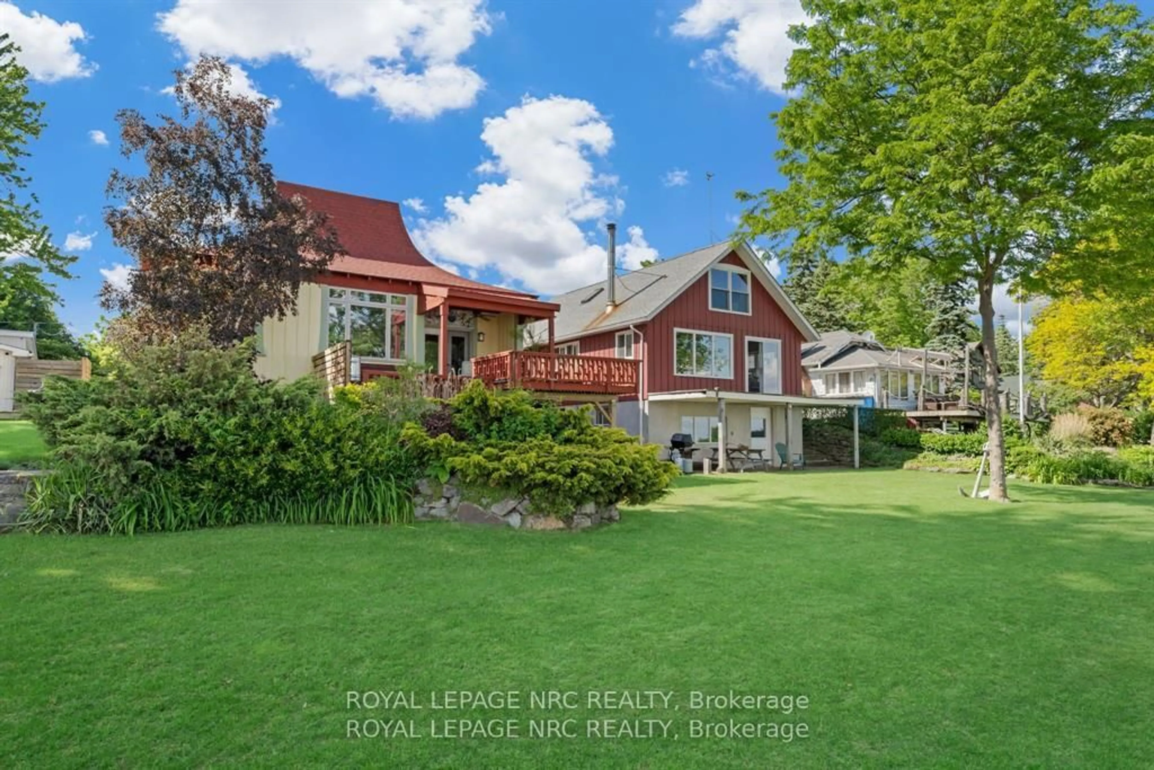 A pic from outside/outdoor area/front of a property/back of a property/a pic from drone, unknown for 3765 Crystal Beach Dr, Fort Erie Ontario L0S 1B0