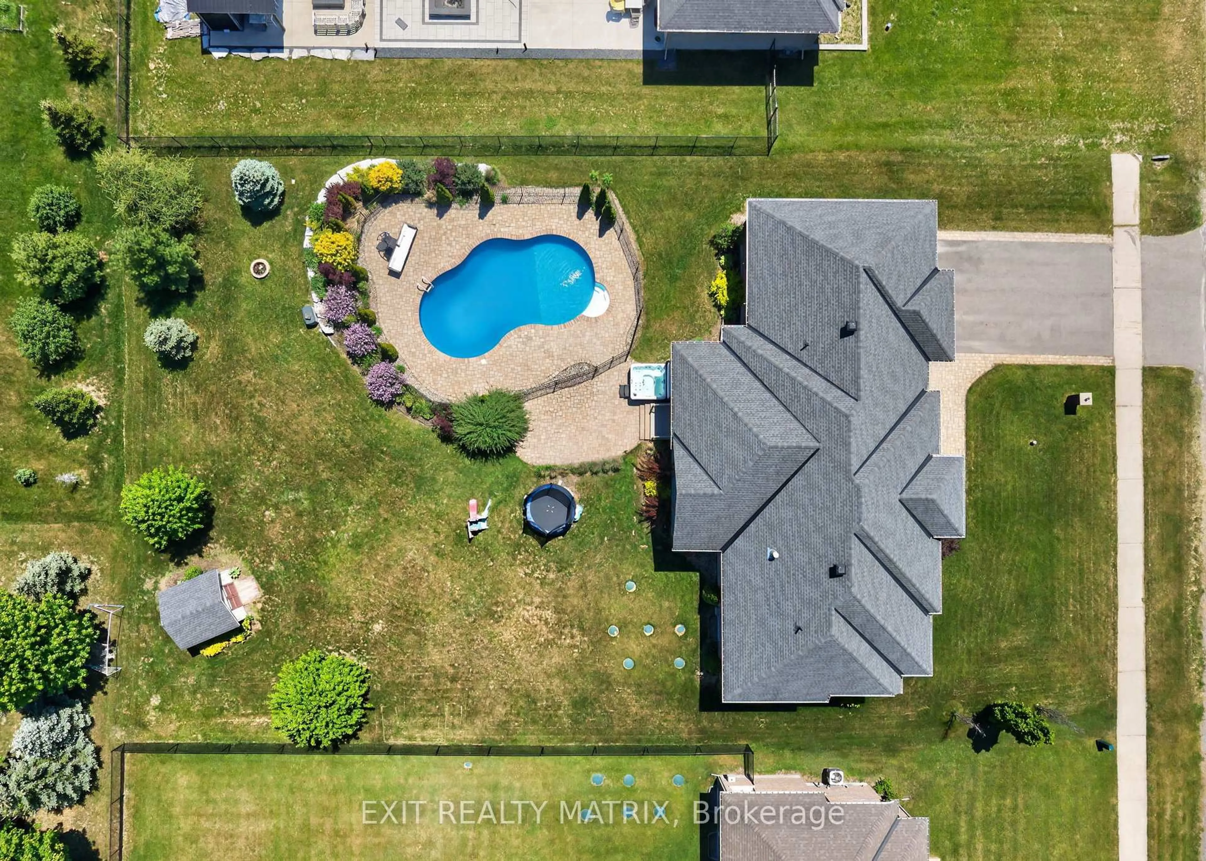 A pic from outside/outdoor area/front of a property/back of a property/a pic from drone, water/lake/river/ocean view for 1525 Rangeland Ave, Ottawa Ontario K4P 0E1