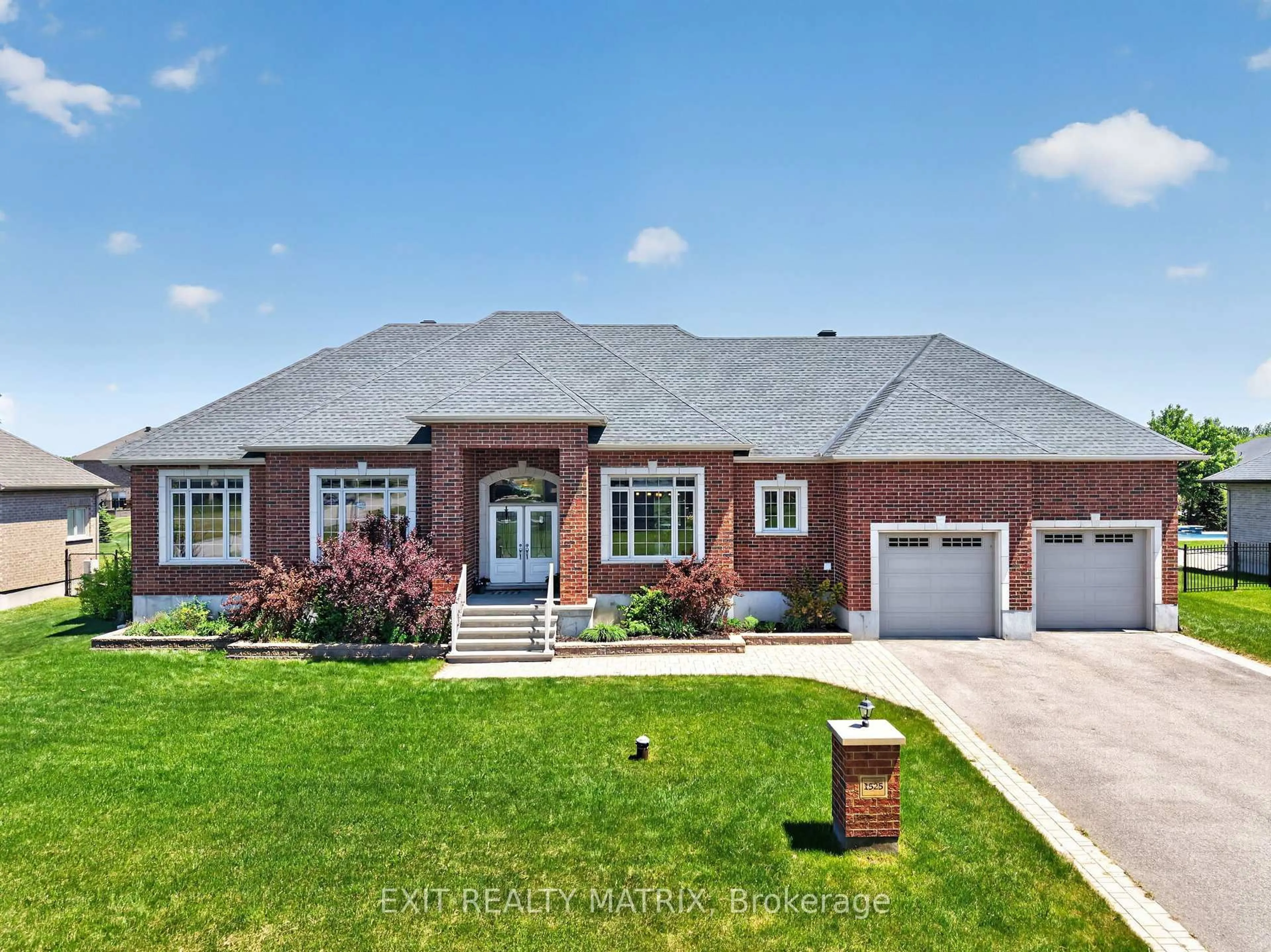 Home with brick exterior material, street for 1525 Rangeland Ave, Ottawa Ontario K4P 0E1